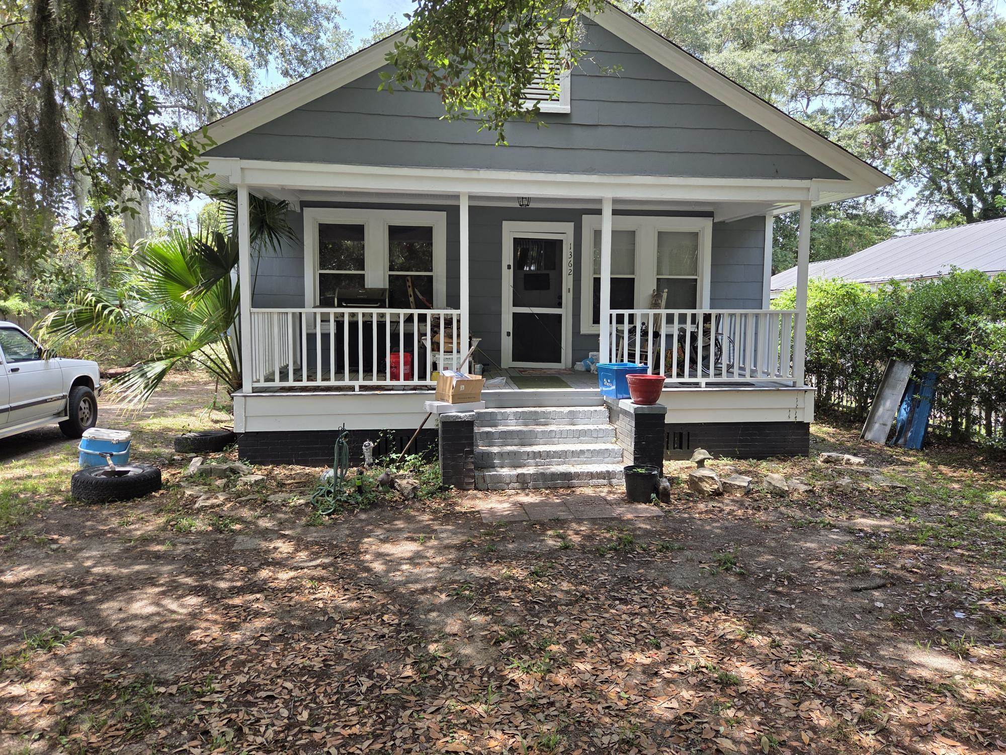 1362 Elm St. Property Photo 2