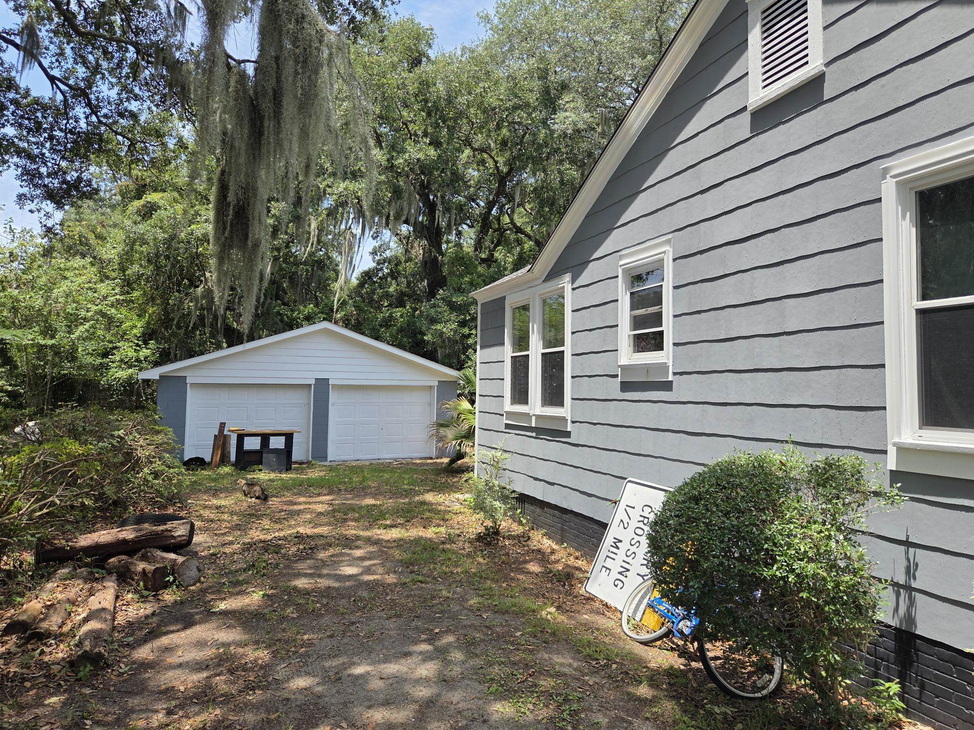 1362 Elm St. Property Photo 3