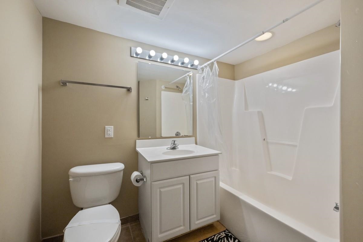 1707 Perrin Dr. Property Photo 16