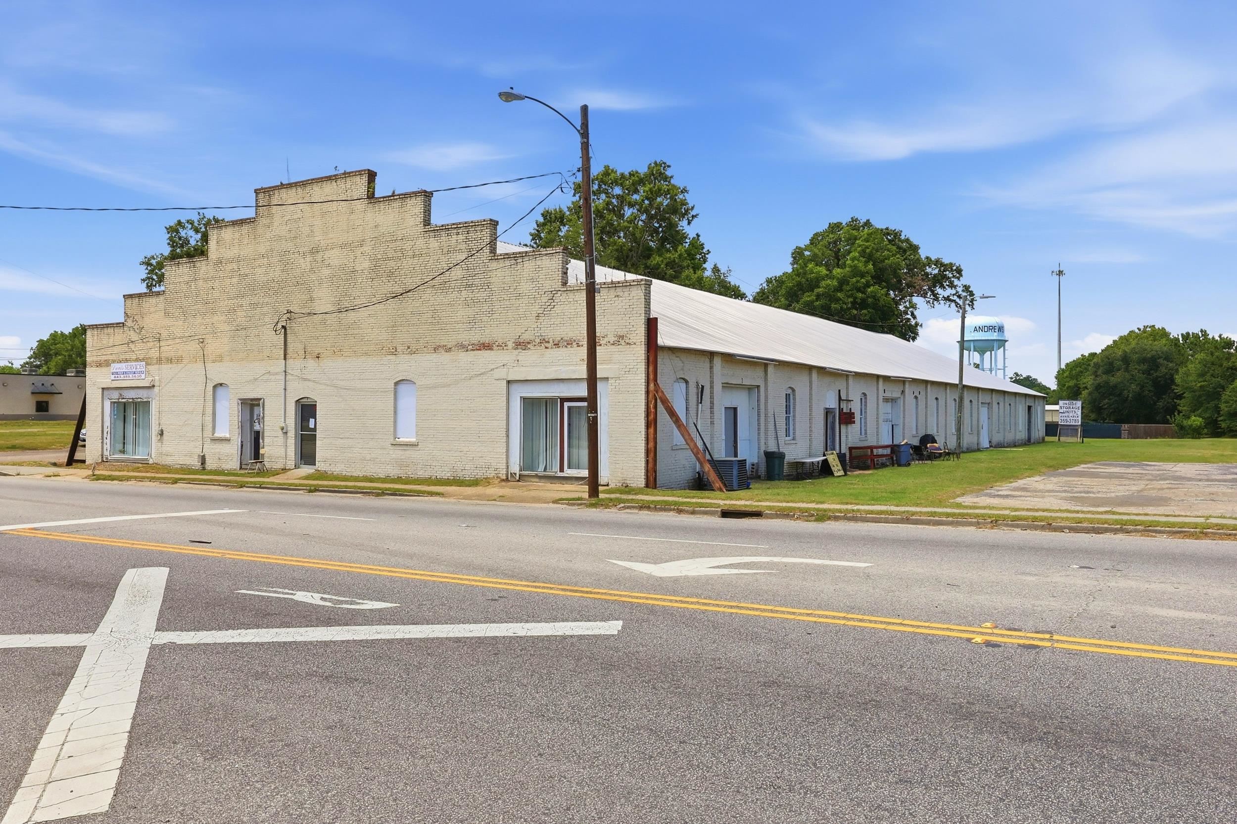 215 E Main St. Property Photo 3