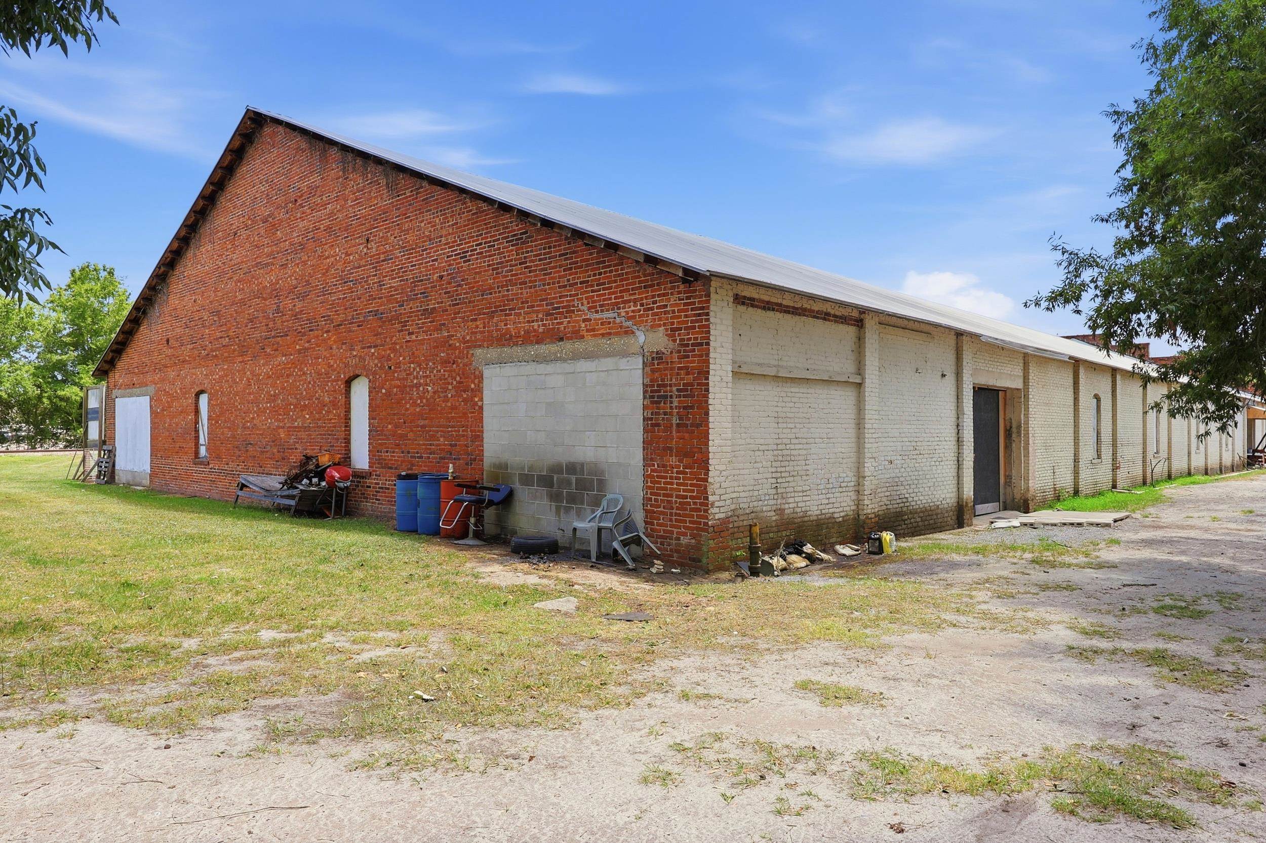 215 E Main St. Property Photo 4