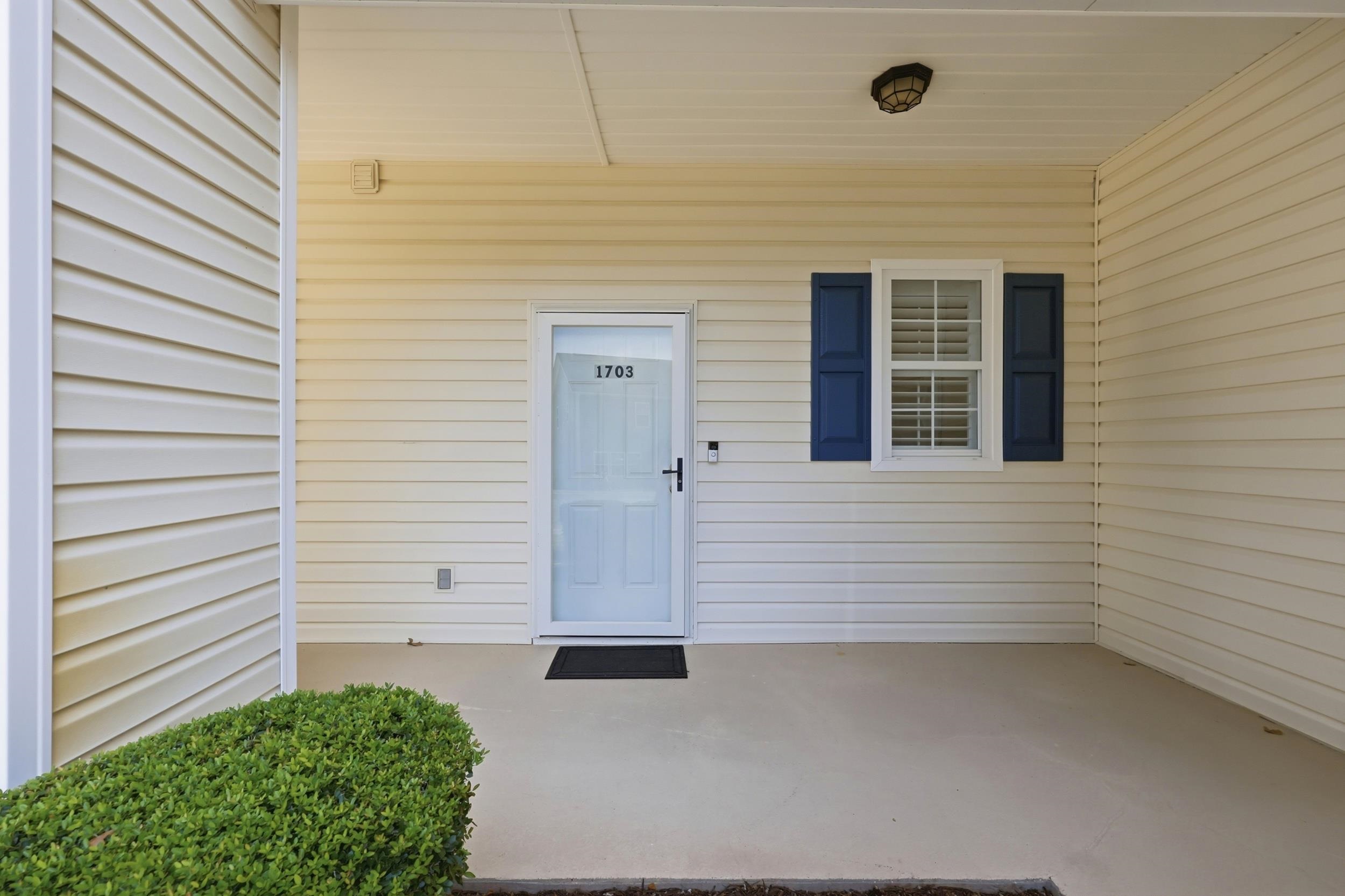 901 West Port Dr. Property Photo 2