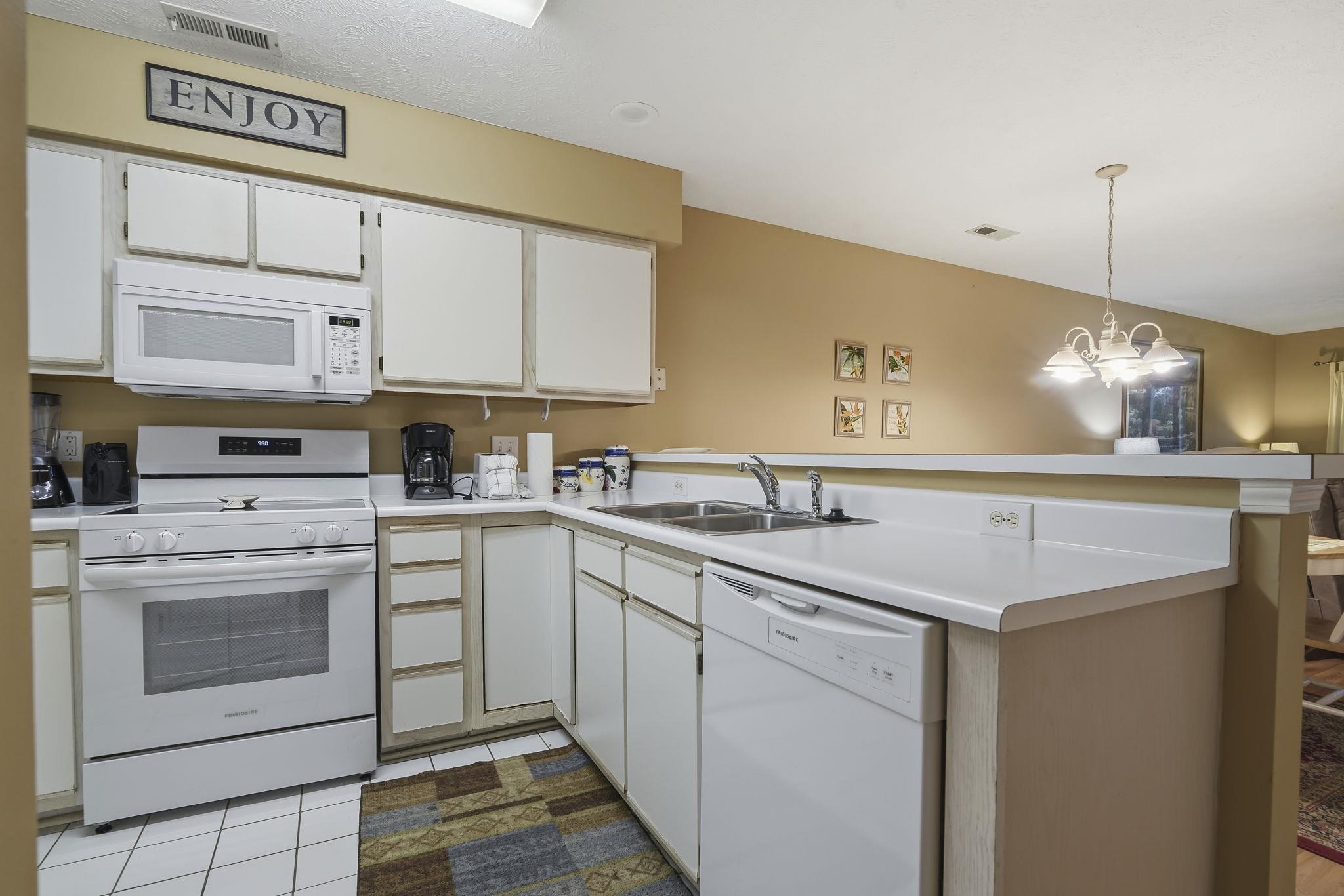 366 Pinehurst Ln. Property Photo 10