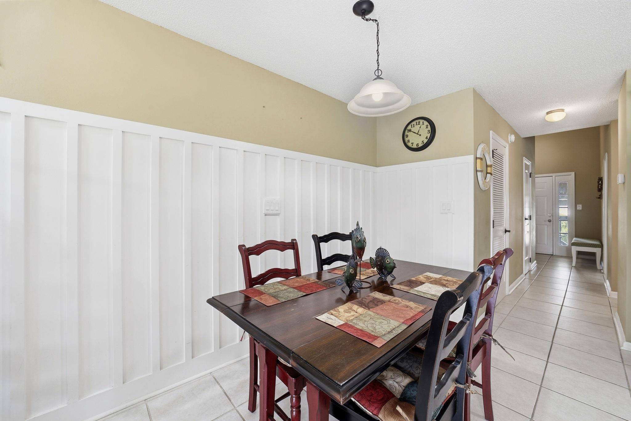 1890 Auburn Ln. Property Photo 4