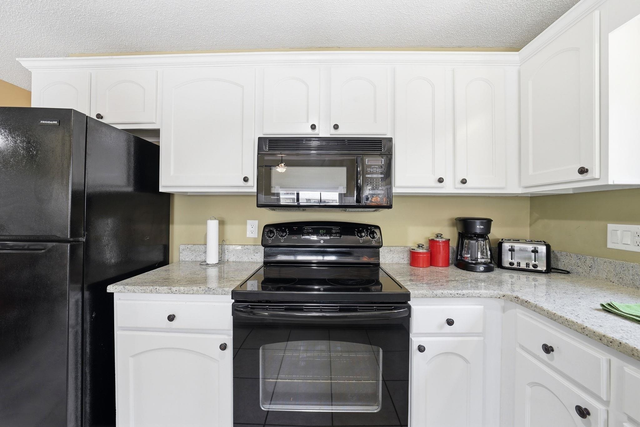 1890 Auburn Ln. Property Photo 7