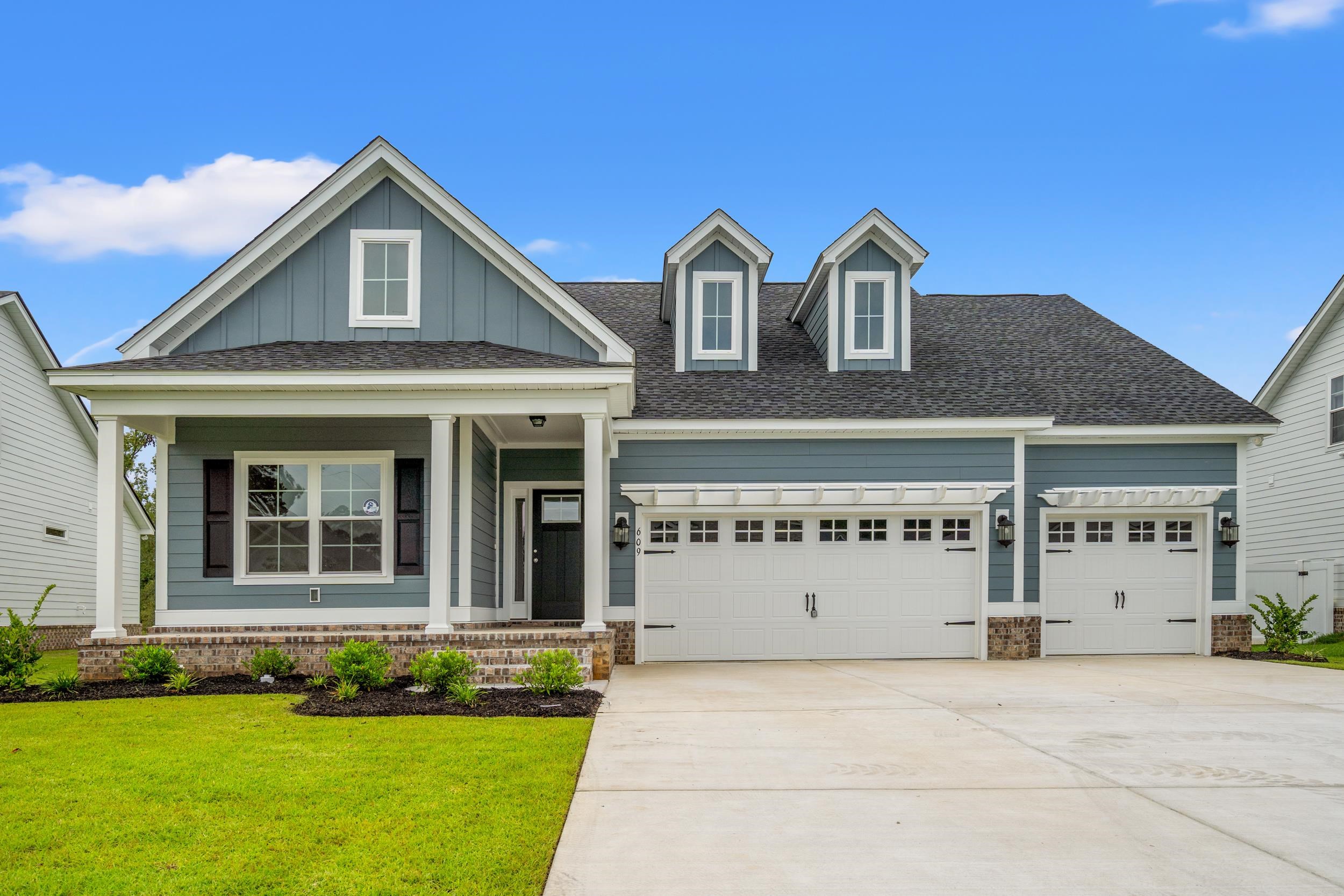 1421 Loop Circle Property Photo 1