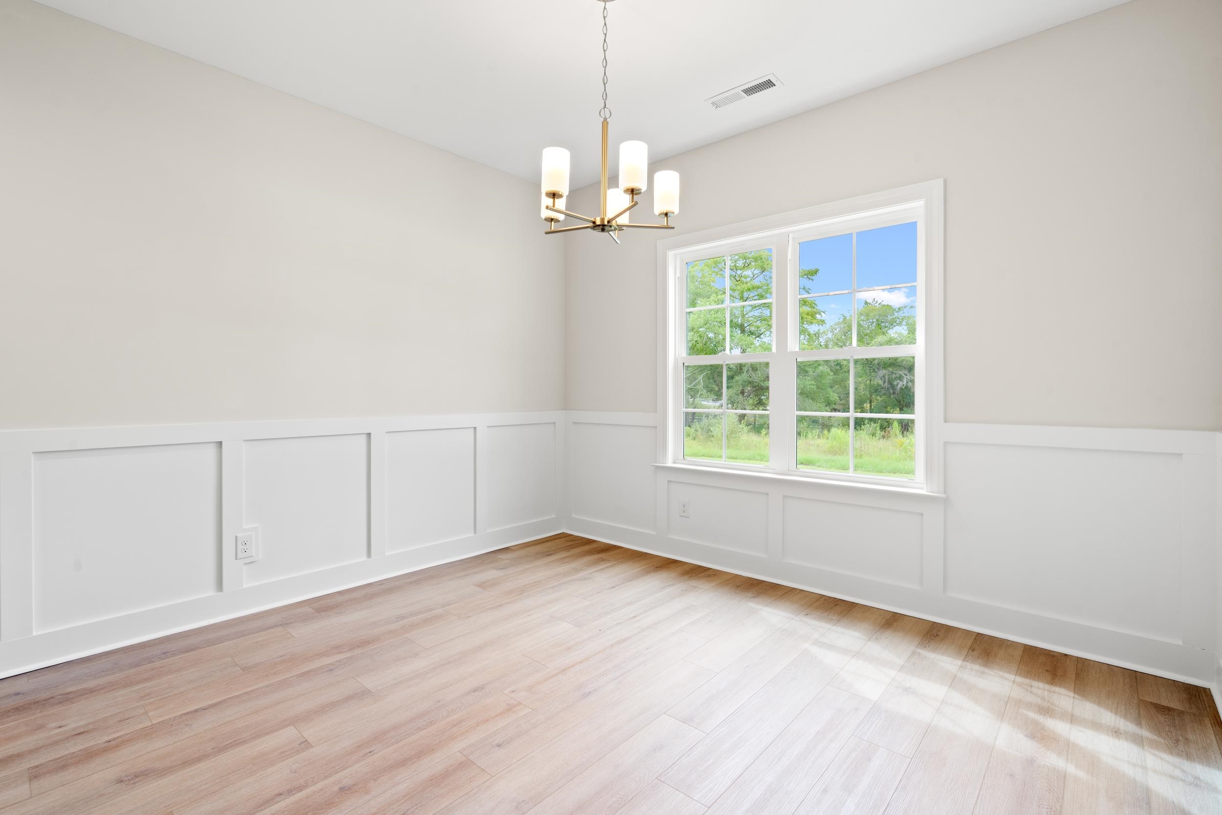 1421 Loop Circle Property Photo 8