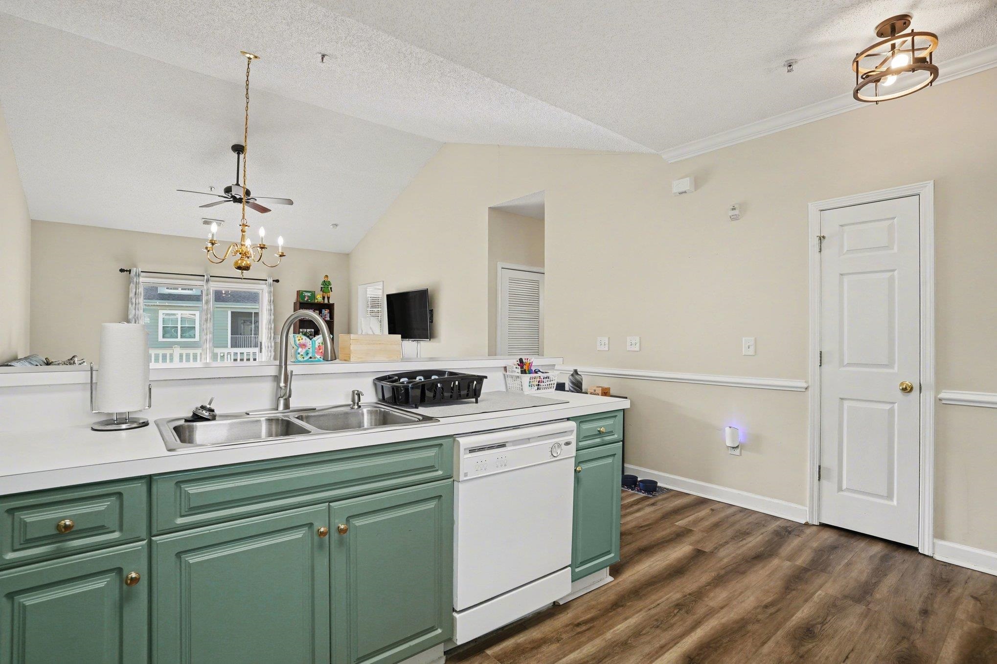 805 Crumpet Ct. Property Photo 4