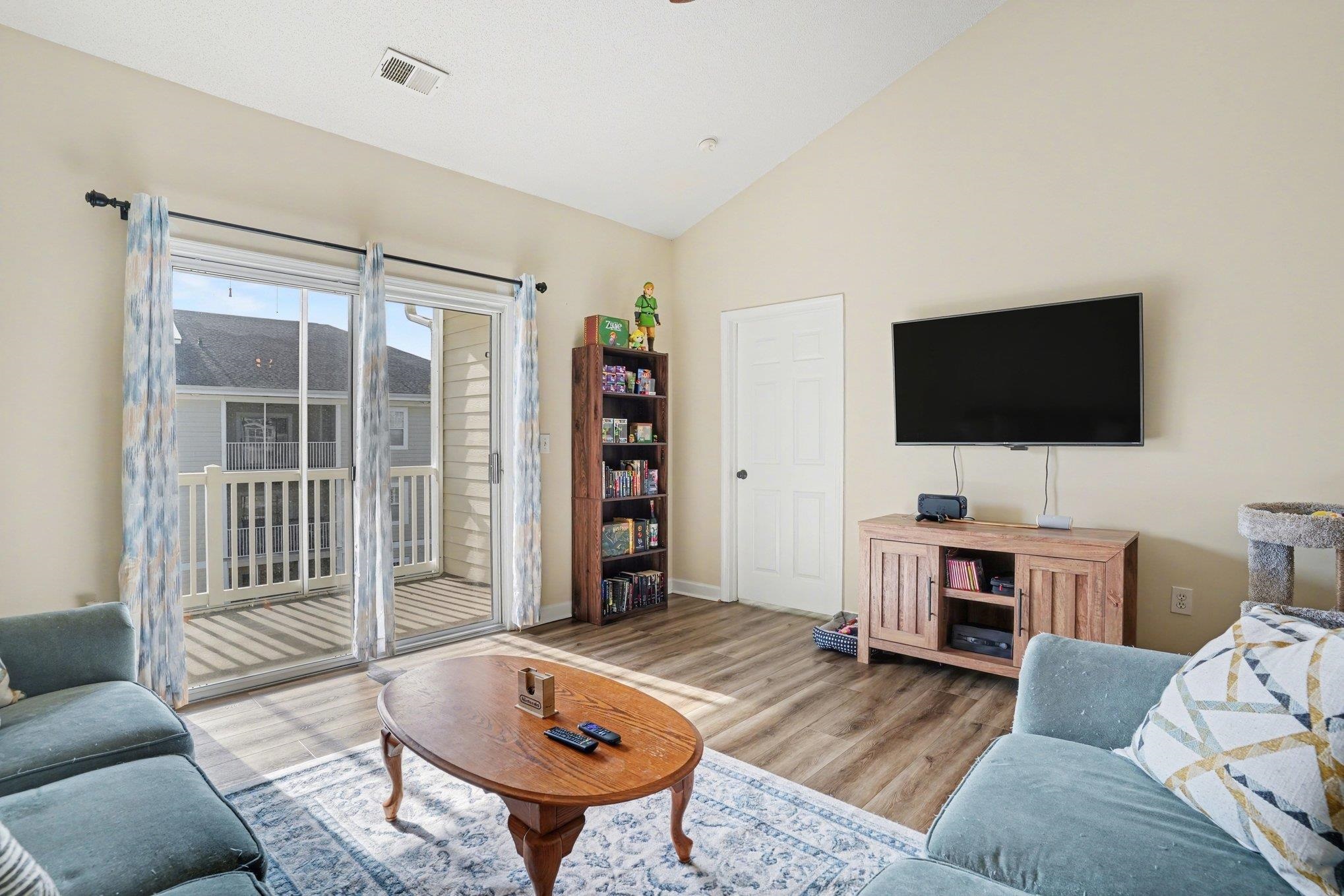 805 Crumpet Ct. Property Photo 9