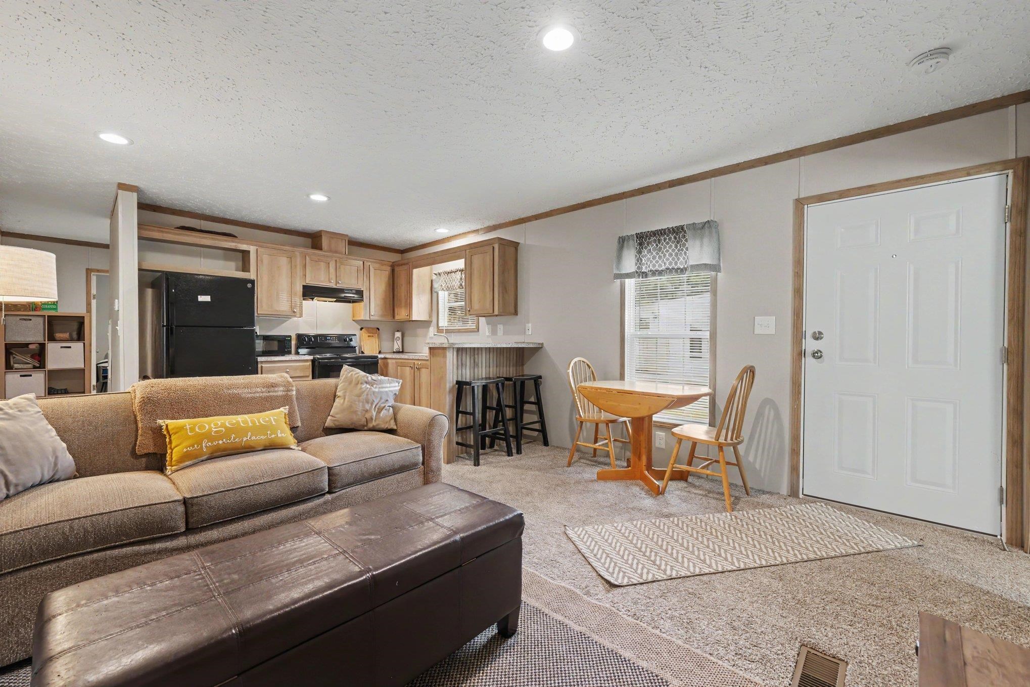 128 Crooked Island Circle Property Photo 3