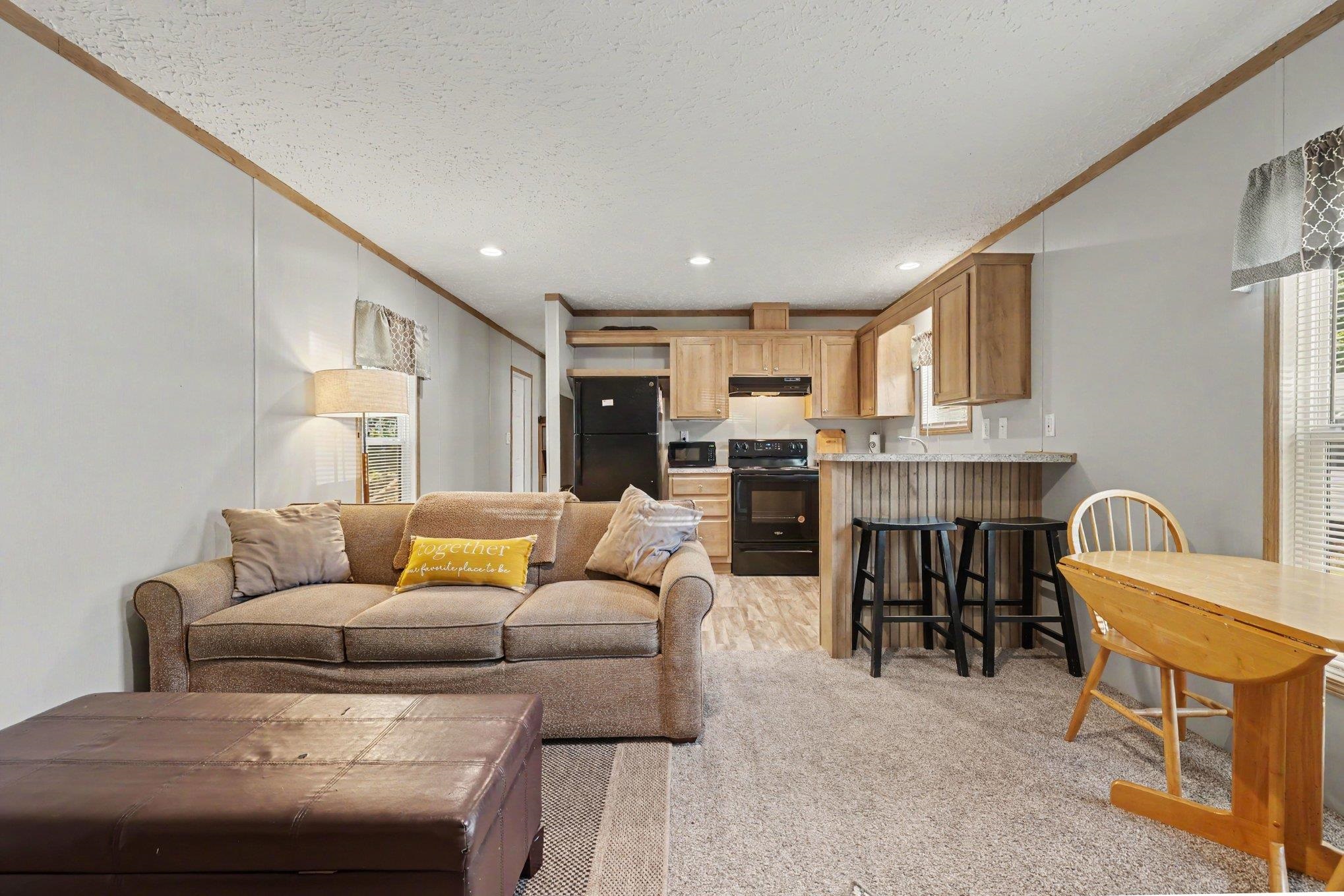 128 Crooked Island Circle Property Photo 4
