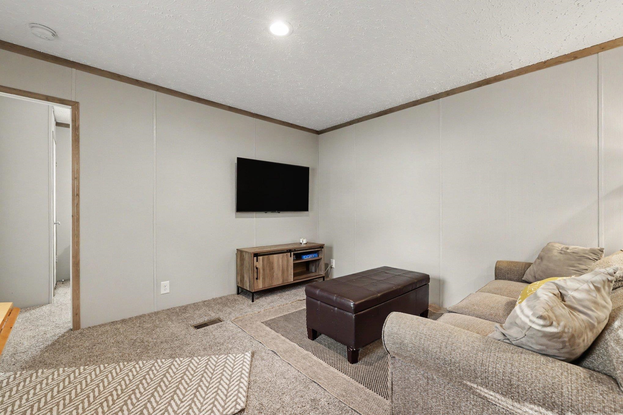 128 Crooked Island Circle Property Photo 5