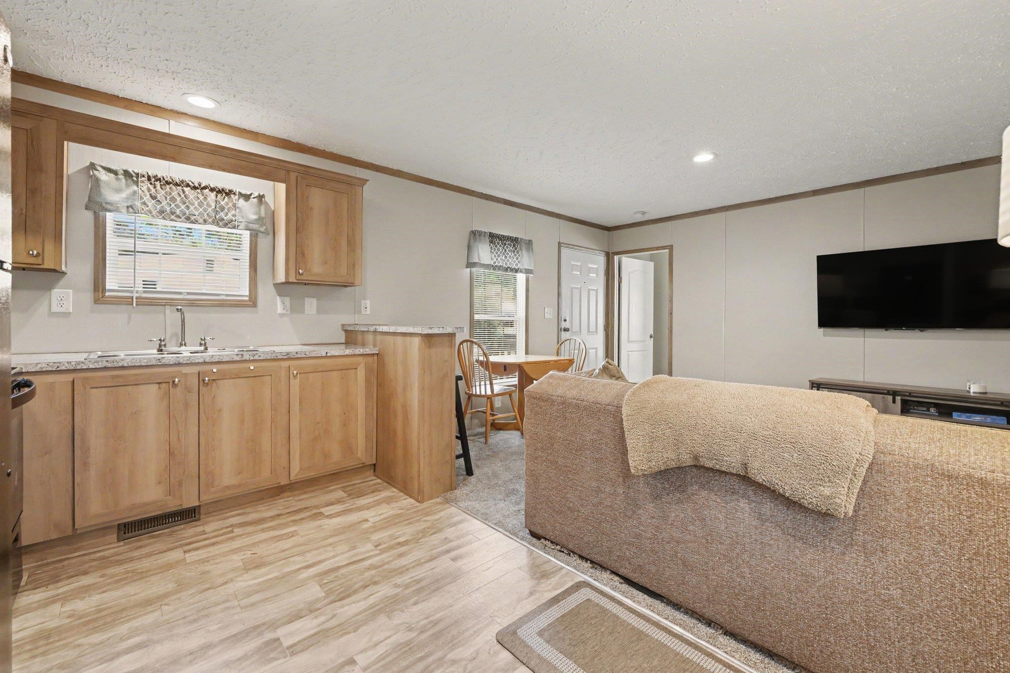 128 Crooked Island Circle Property Photo 7