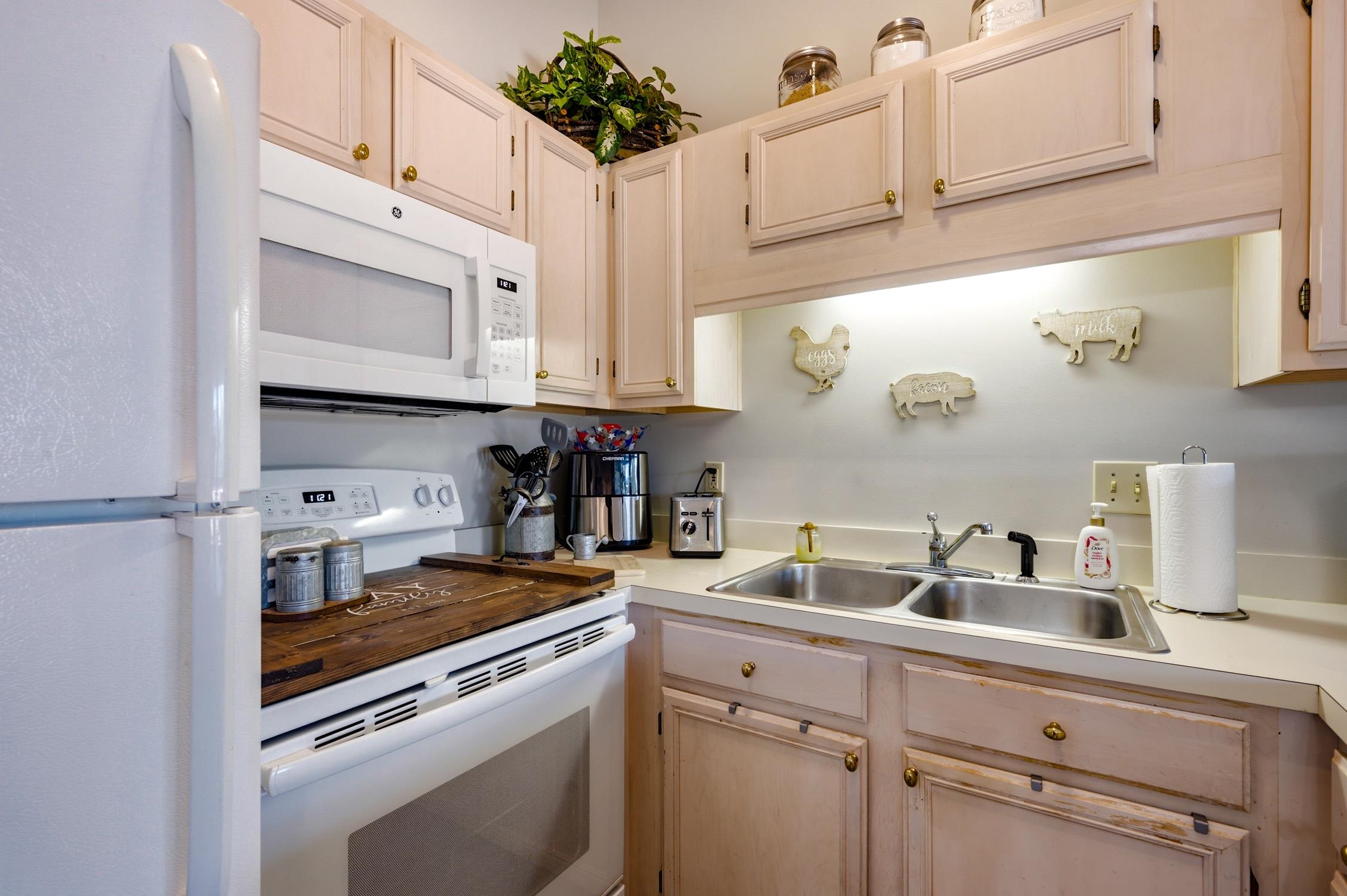 1027 Red Tree Circle Property Photo 8