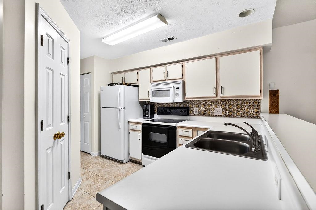 366 Pinehurst Ln. Property Photo 7