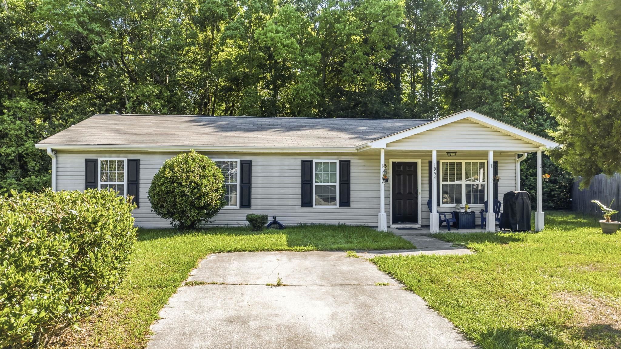 1954 Hampton Circle