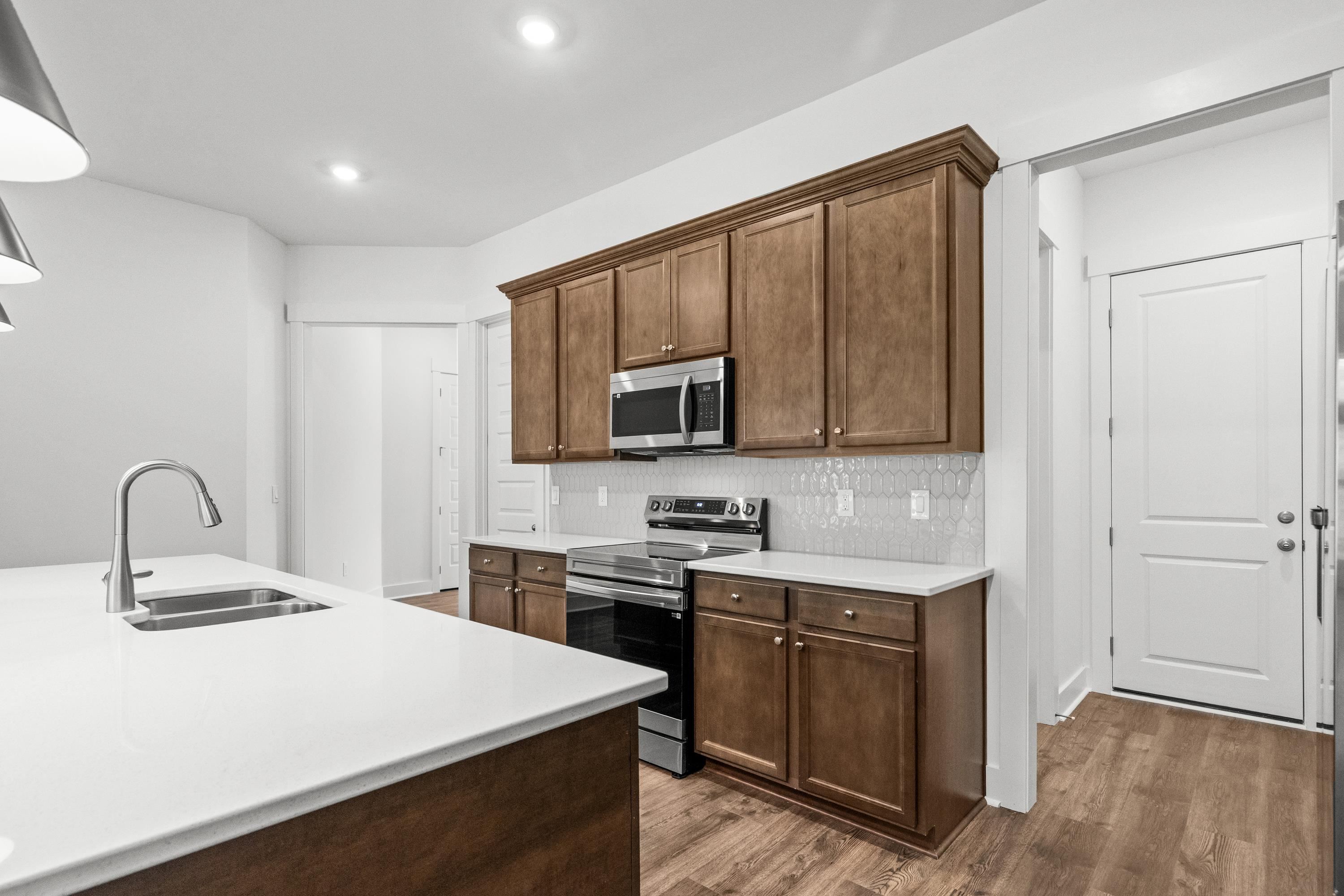 898 Foxtail Dr. Property Photo 6