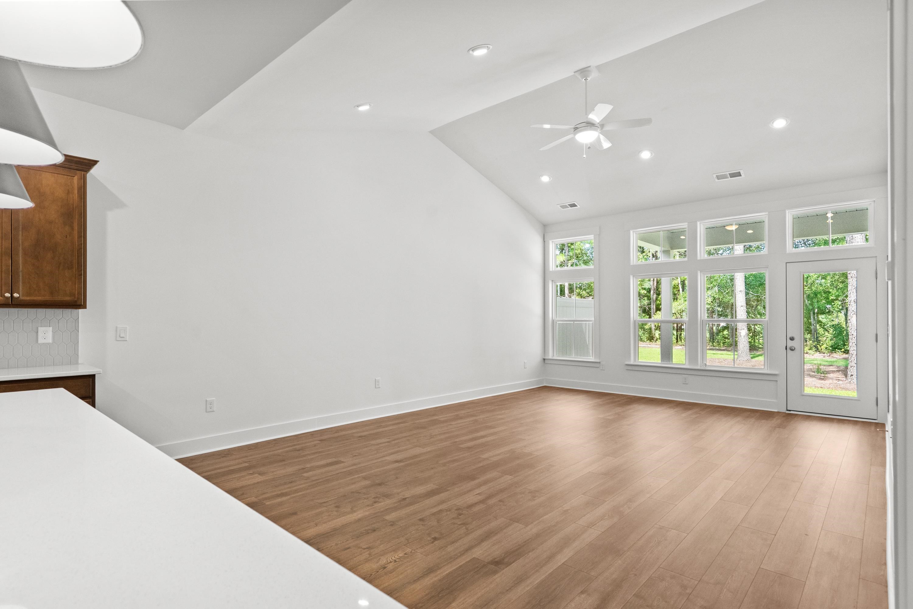 898 Foxtail Dr. Property Photo 10
