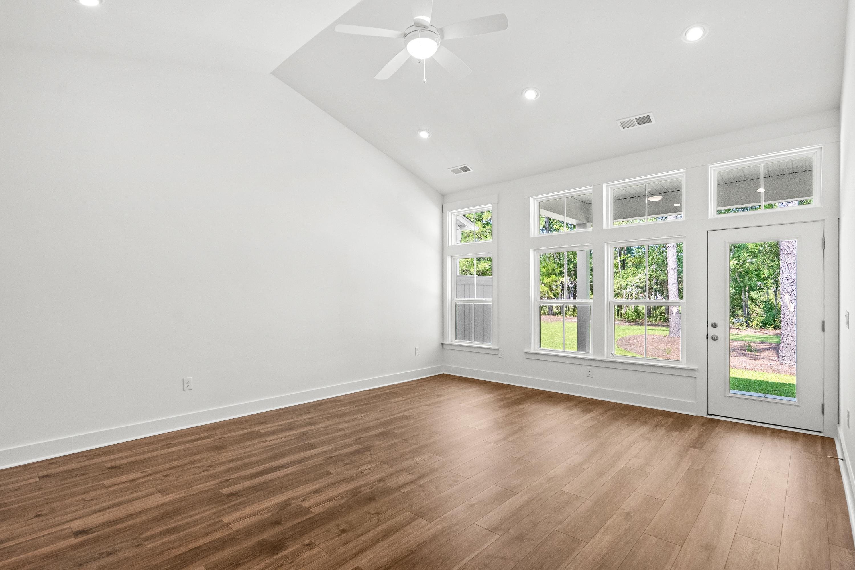 898 Foxtail Dr. Property Photo 12