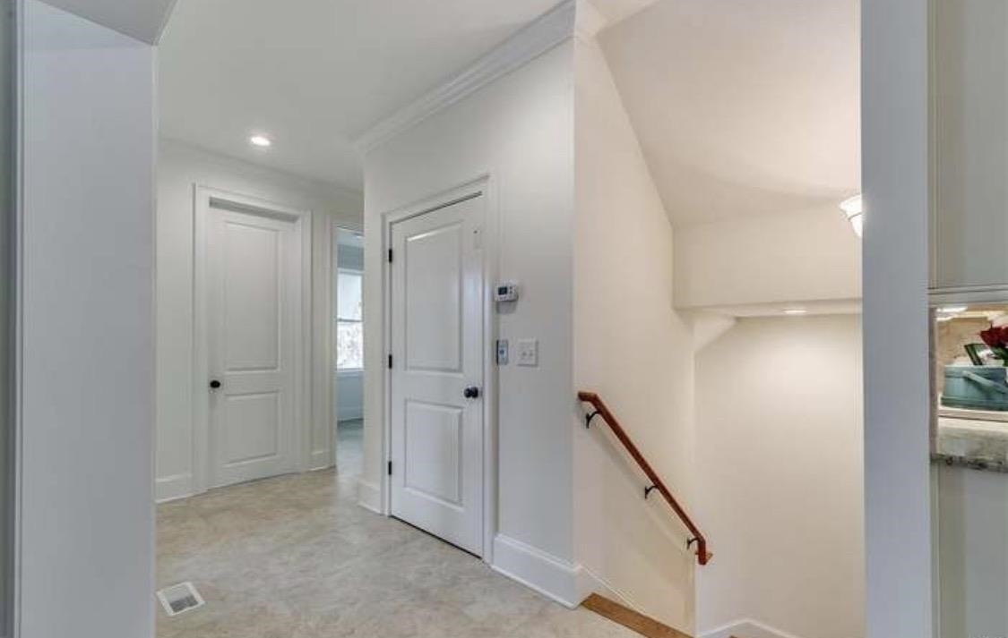 11 Flaggpoint Ln. Property Photo 8
