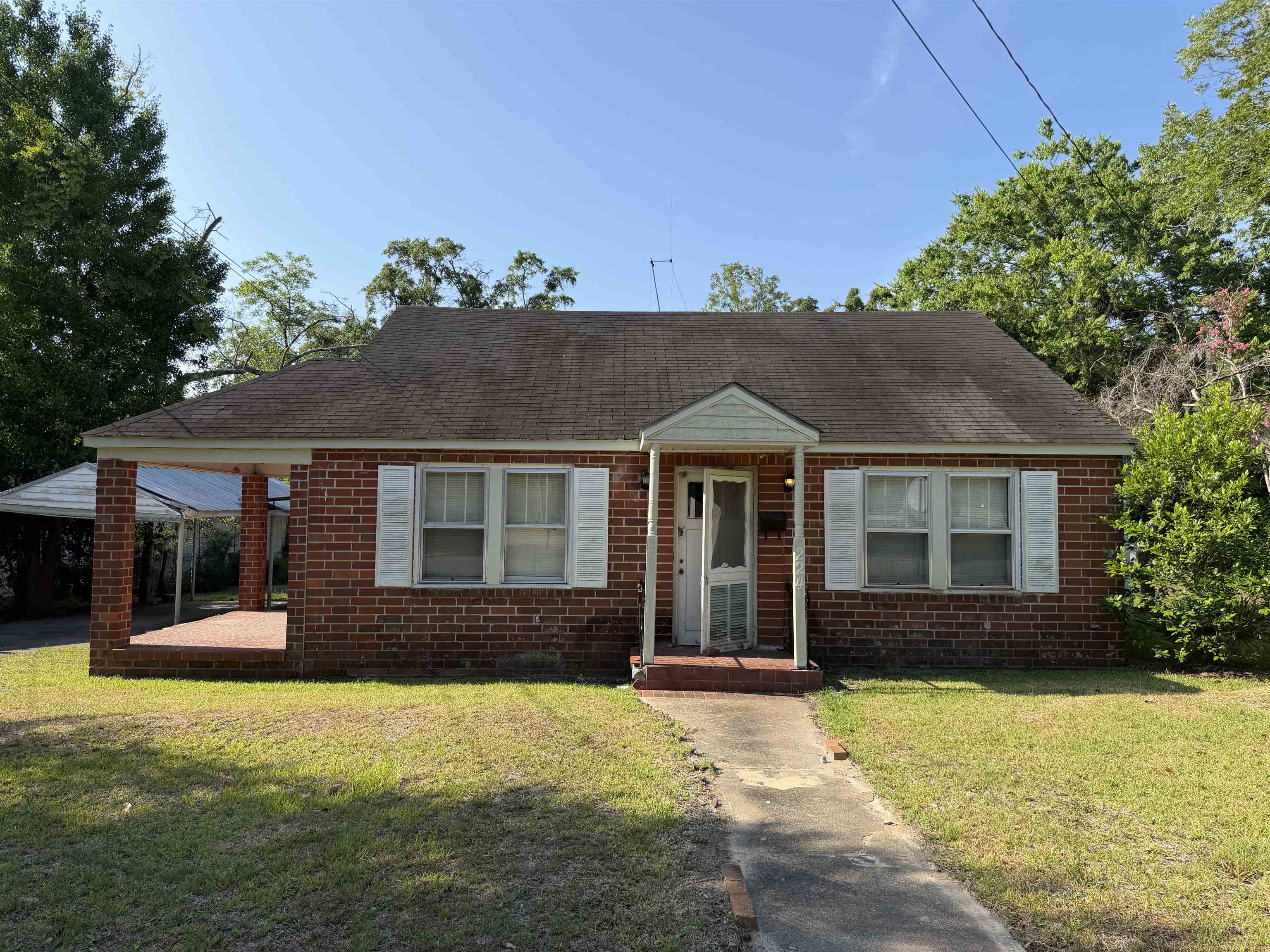 224 E Brooks St. Property Photo 1