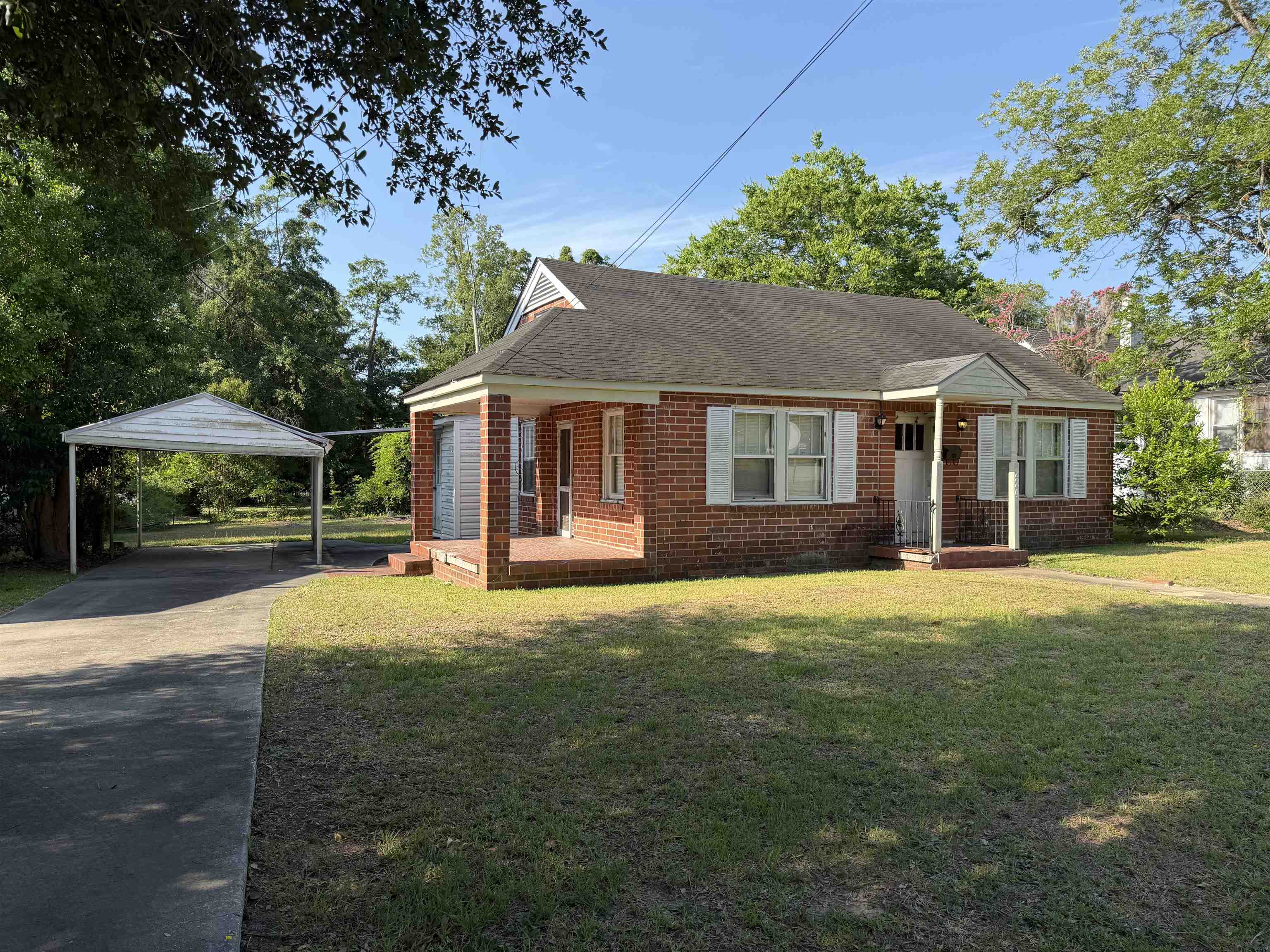 224 E Brooks St. Property Photo 2