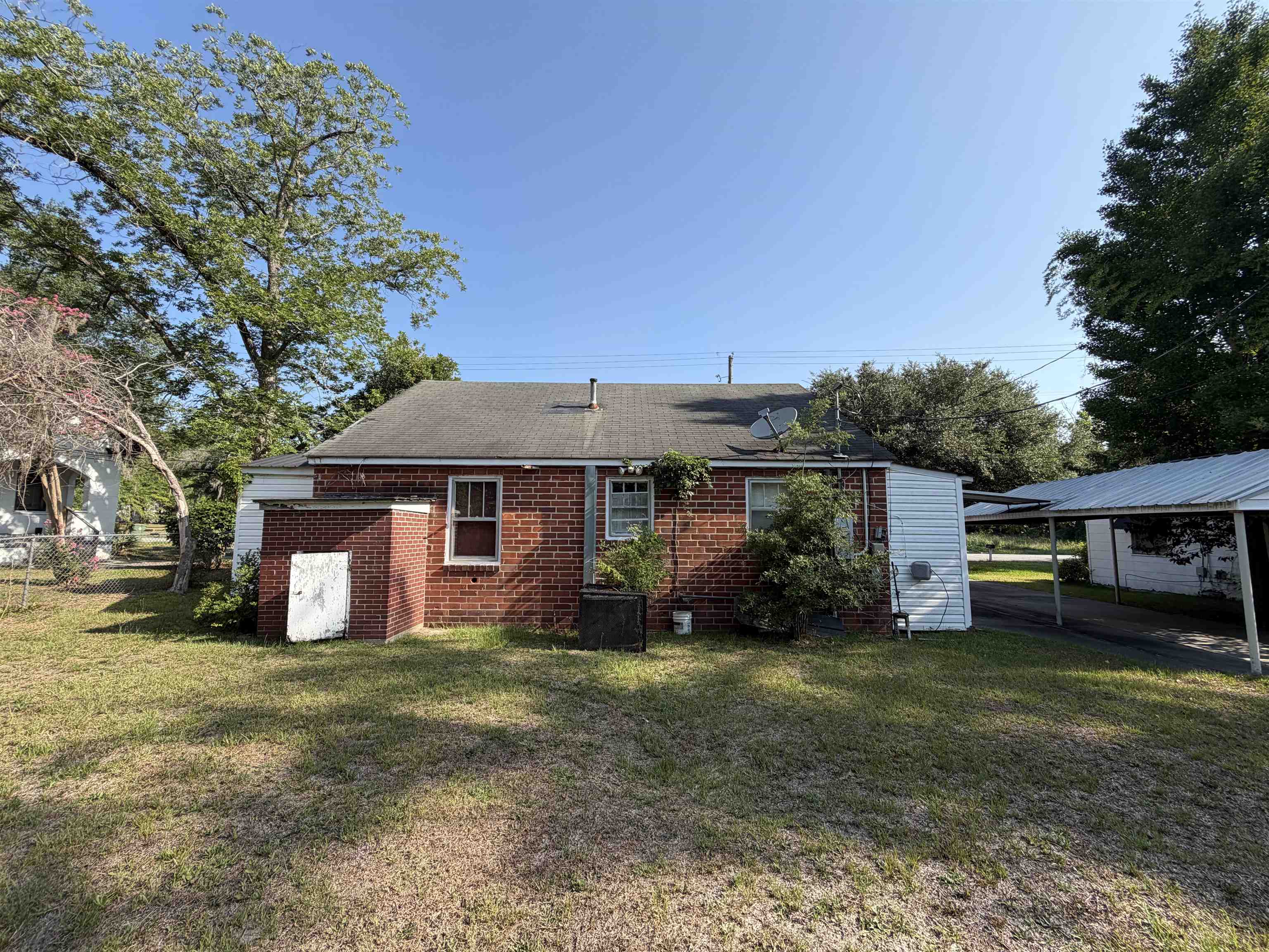 224 E Brooks St. Property Photo 9