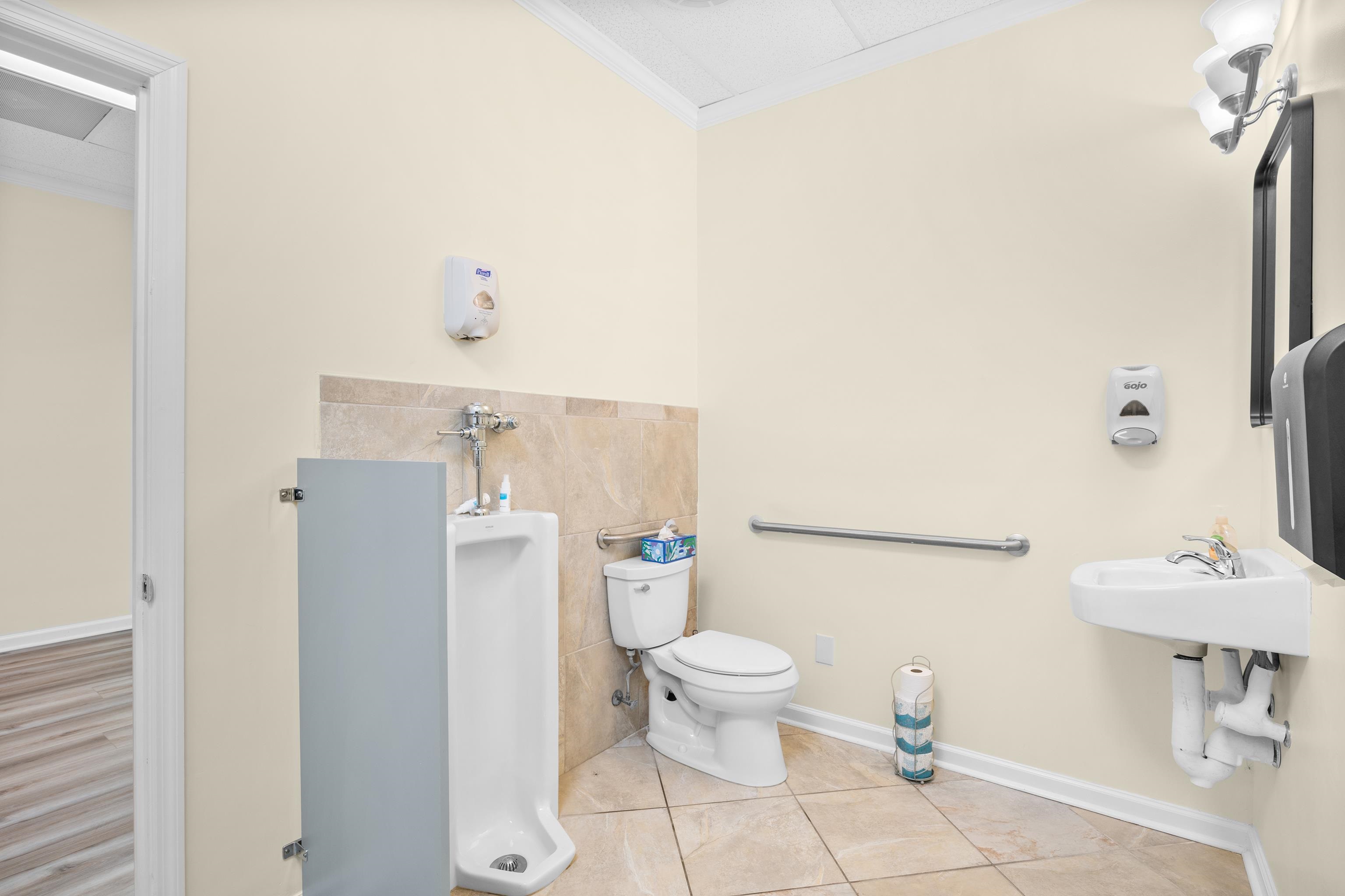 313 Commerce Dr. Property Photo 13