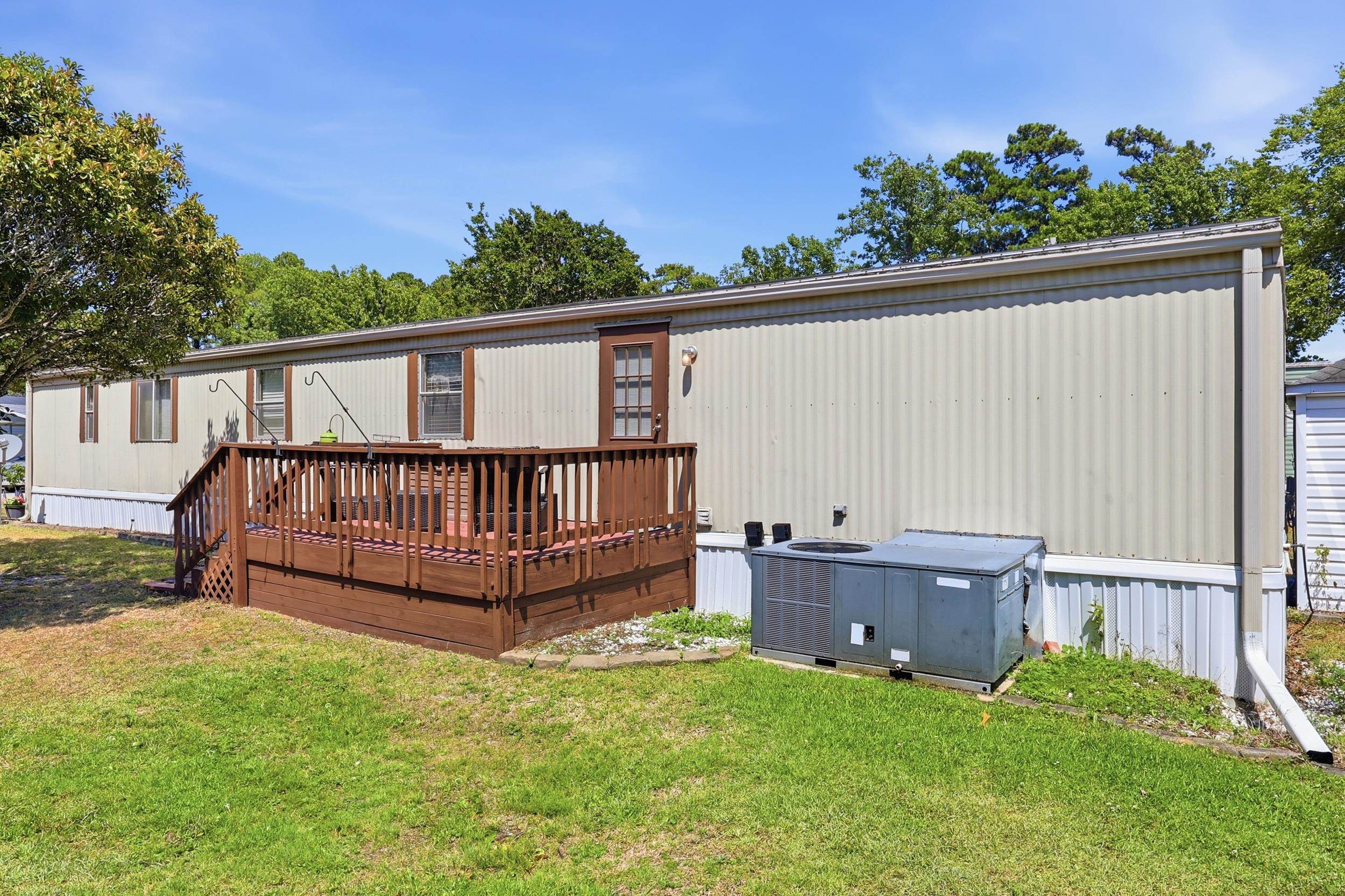 1420 Circle Dr. Property Photo 29