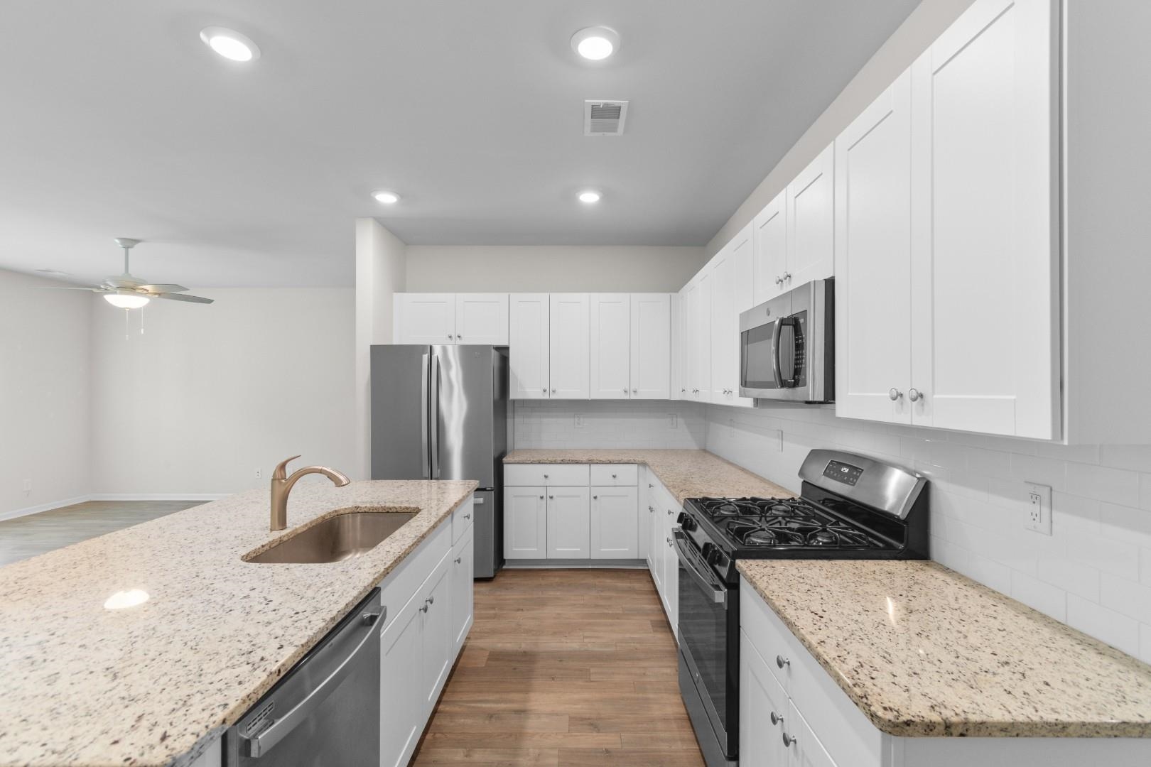 157 Cypress Tree Loop Property Photo 6