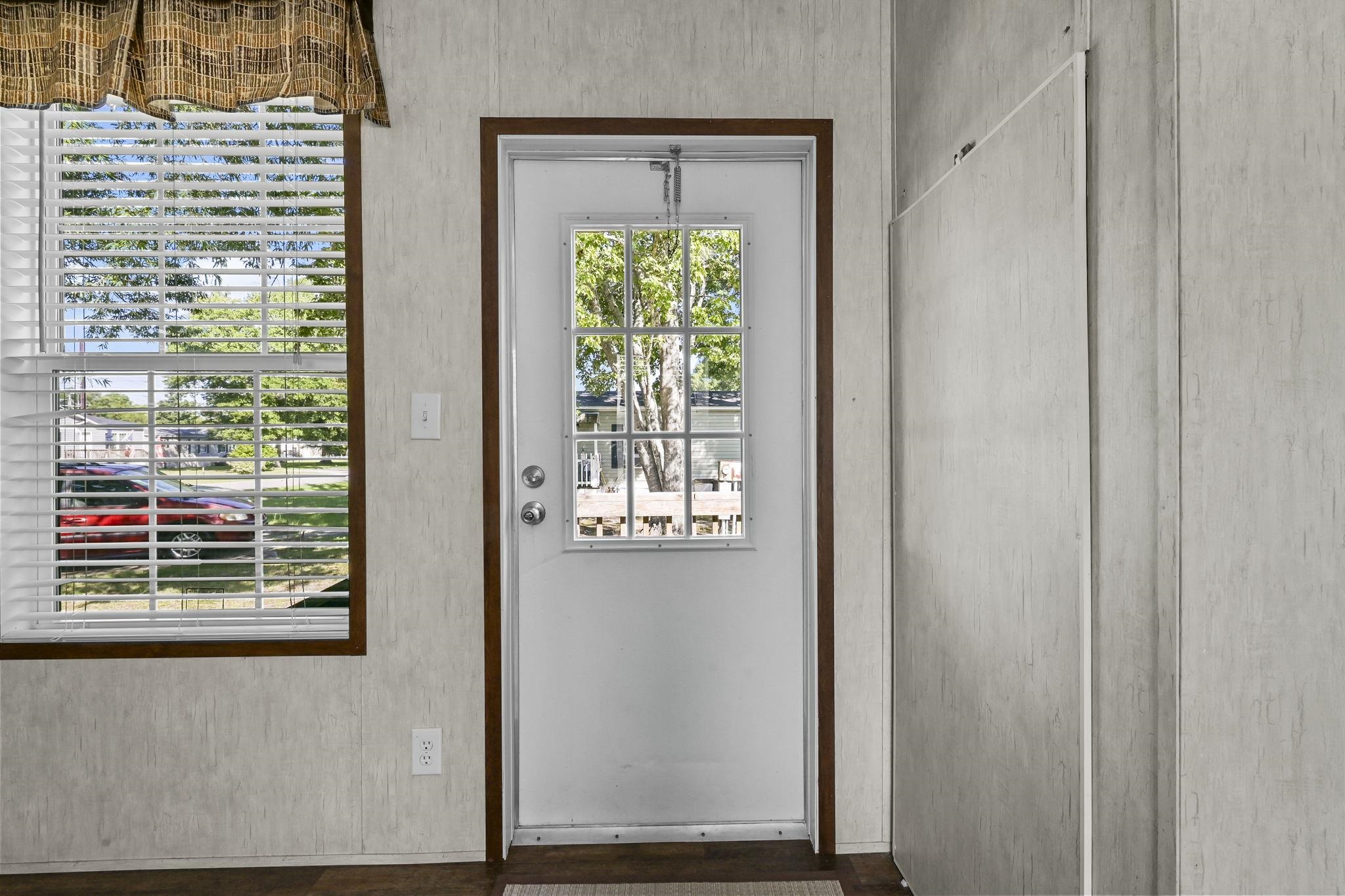 7579 Lacy Dr. Property Photo 2