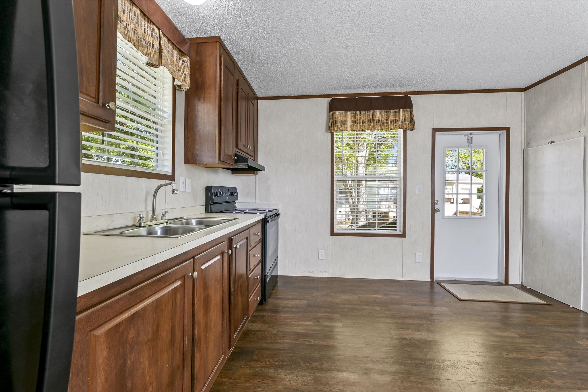 7579 Lacy Dr. Property Photo 6