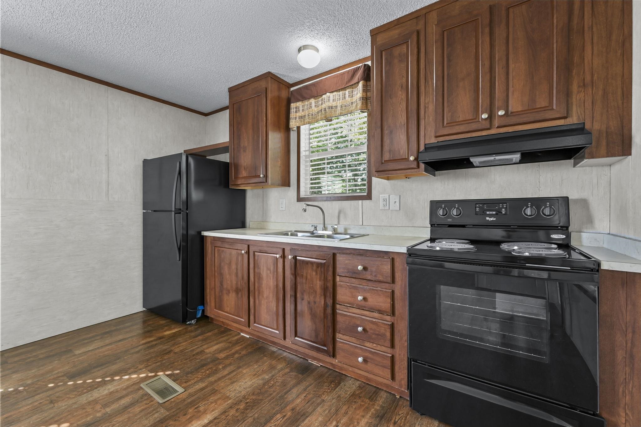 7579 Lacy Dr. Property Photo 8