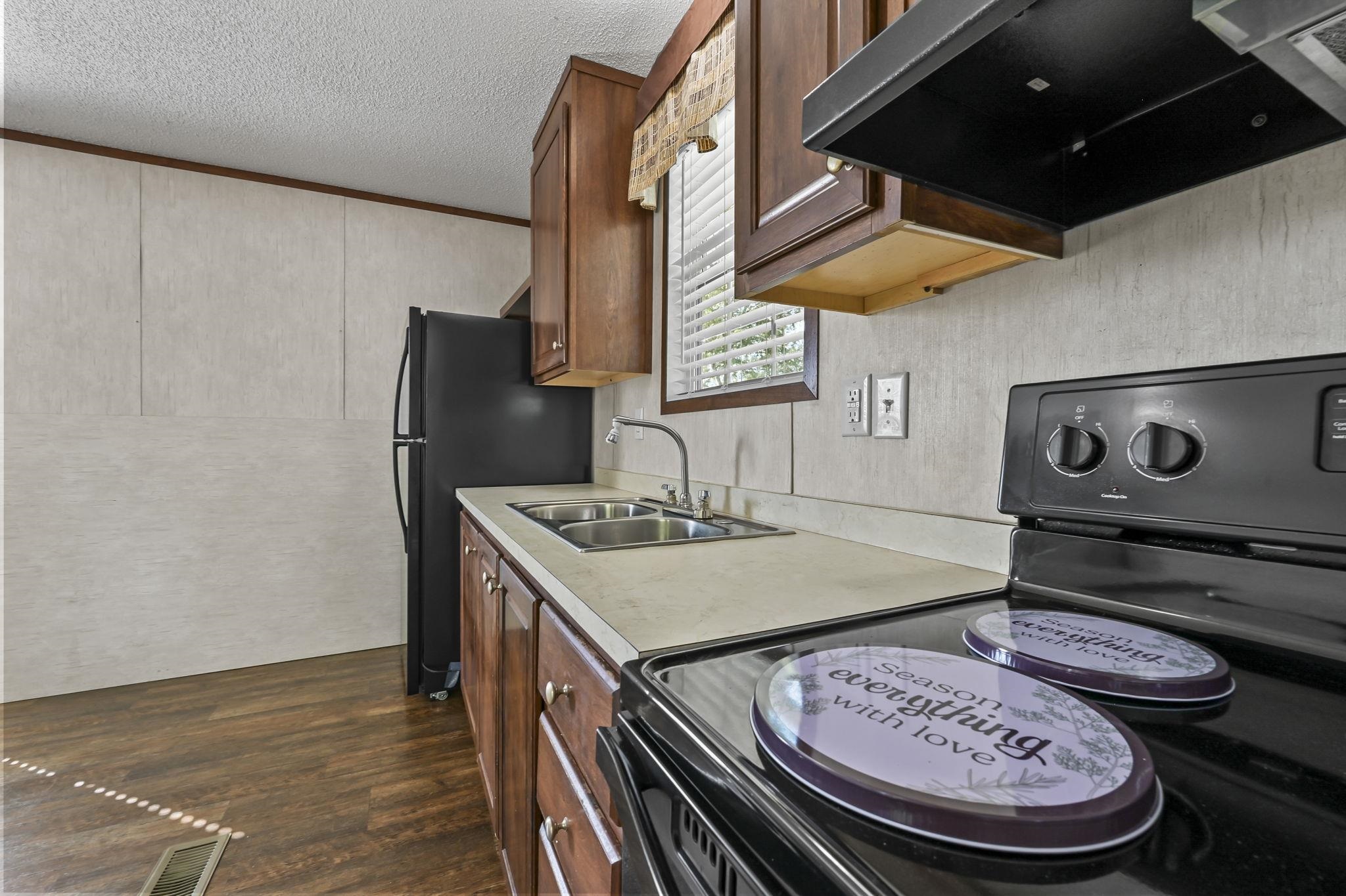 7579 Lacy Dr. Property Photo 10