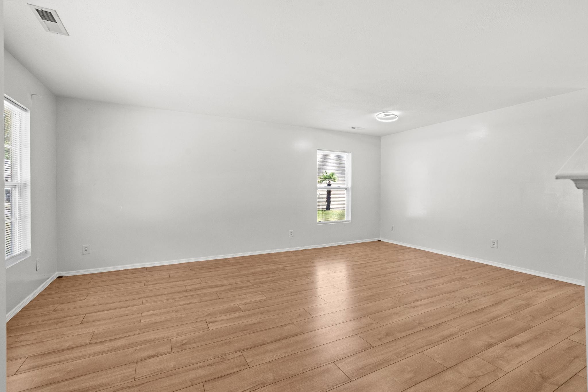729 Dragon Fly Dr. Property Photo 5