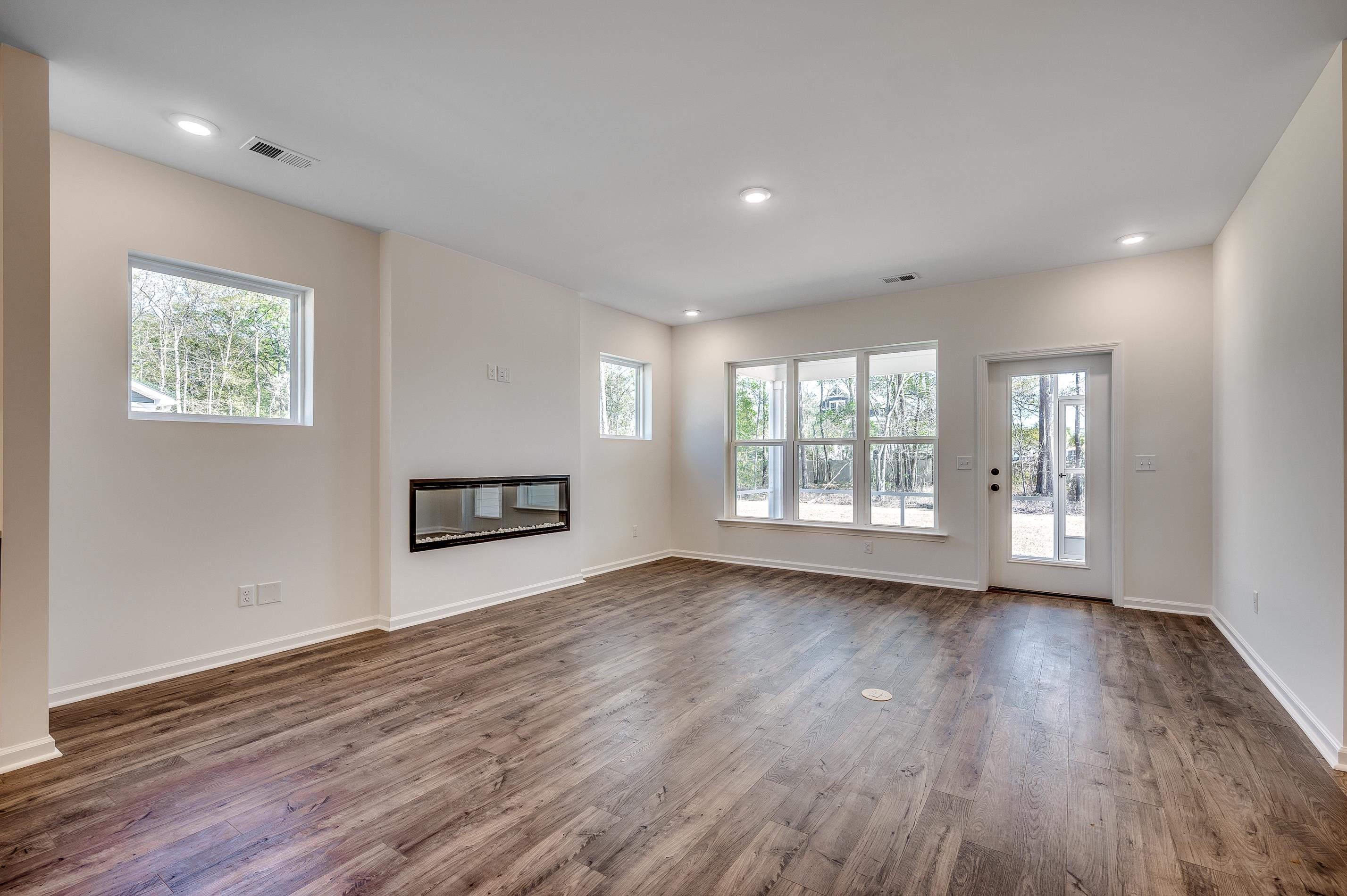3073 Claredon St Property Photo 12