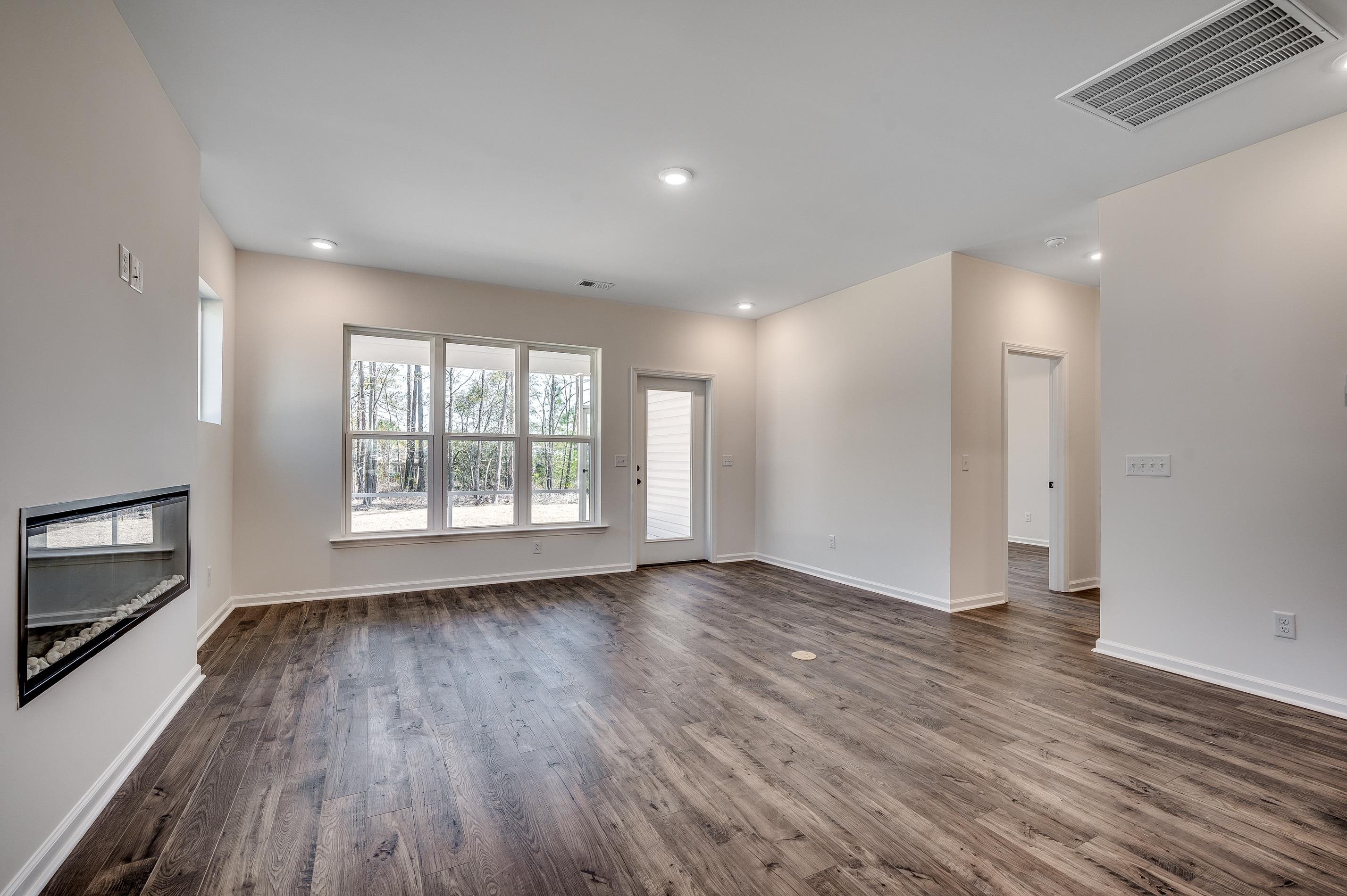 3073 Claredon St Property Photo 13