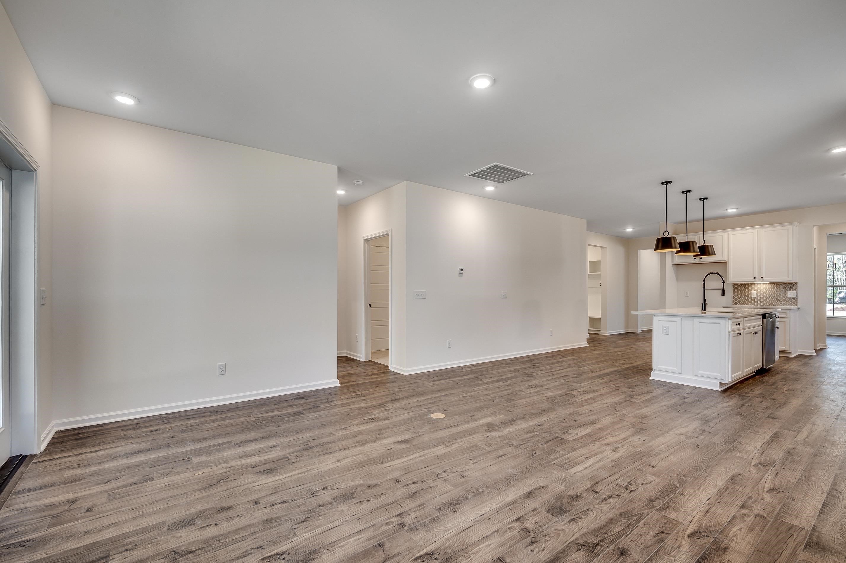 3073 Claredon St Property Photo 15
