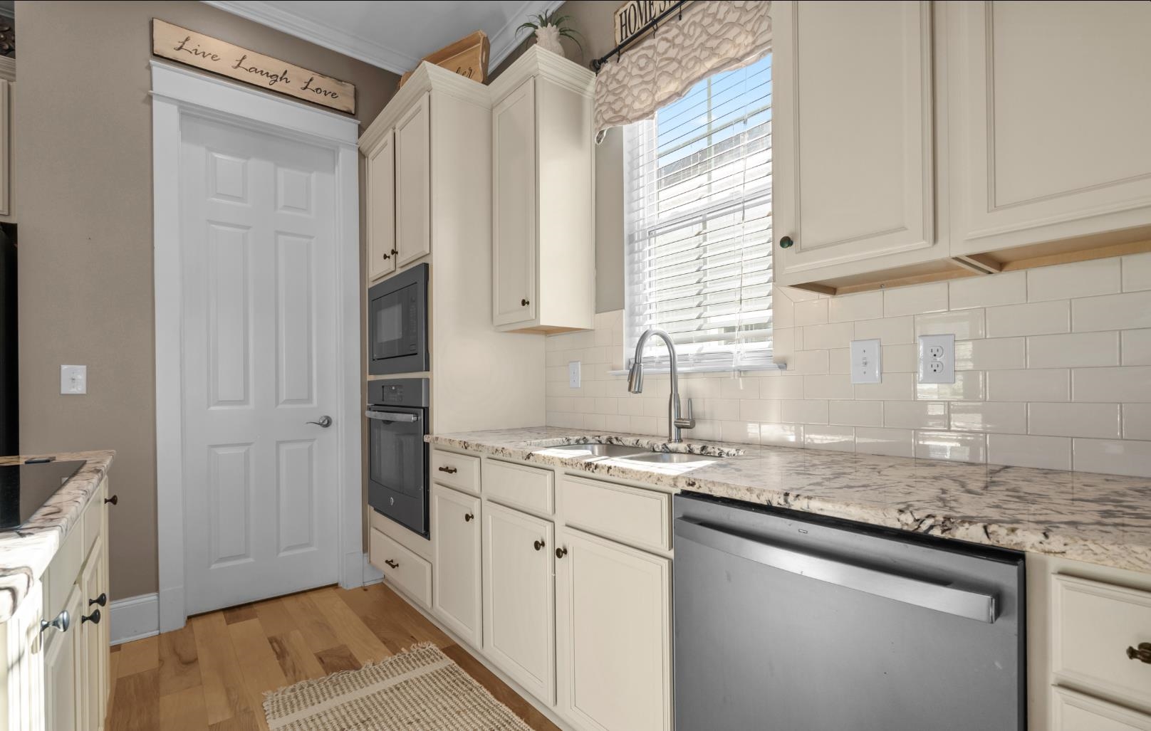 840 Crystal Water Way Property Photo 12