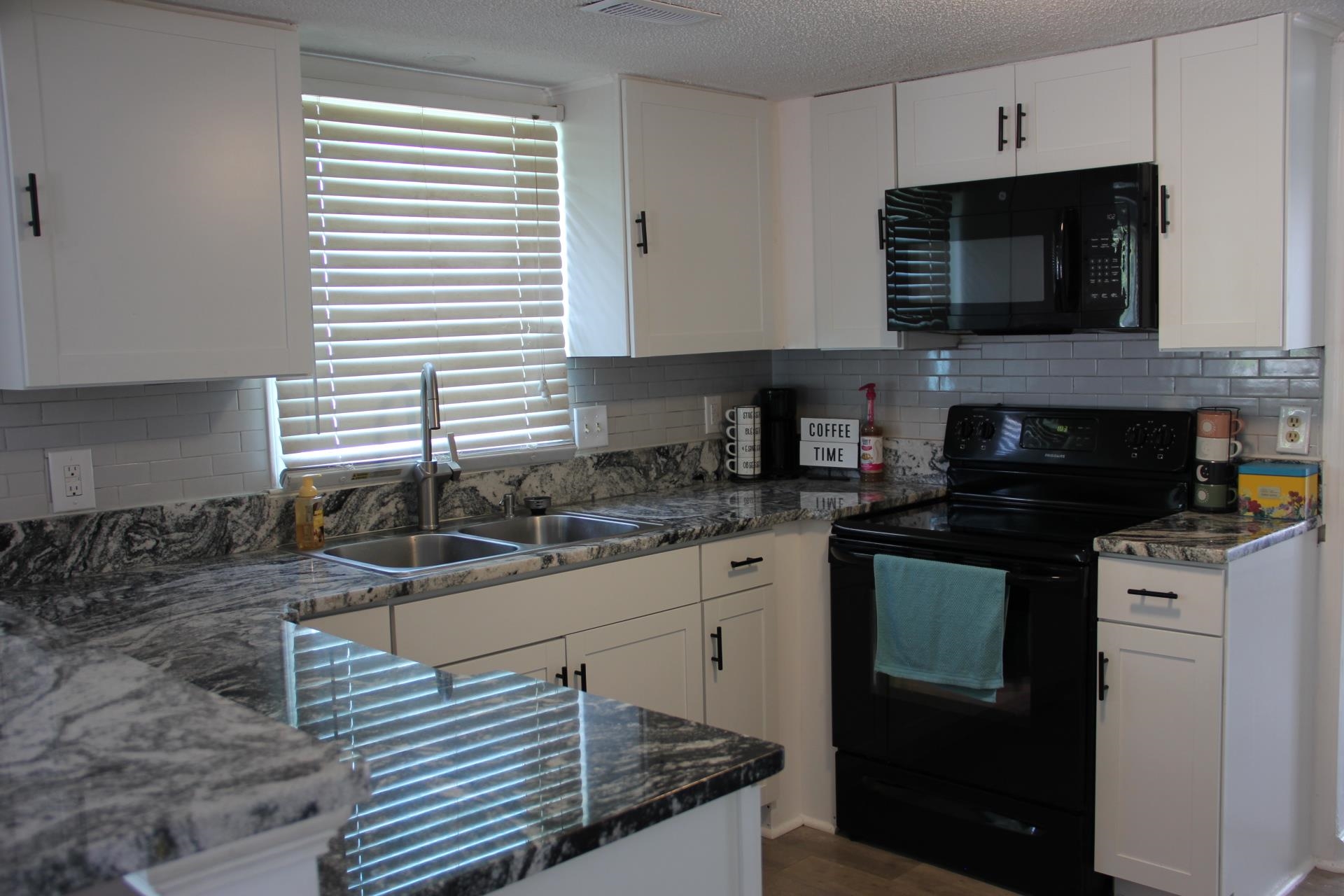 1557 Elizabeth Rd. Property Photo 3
