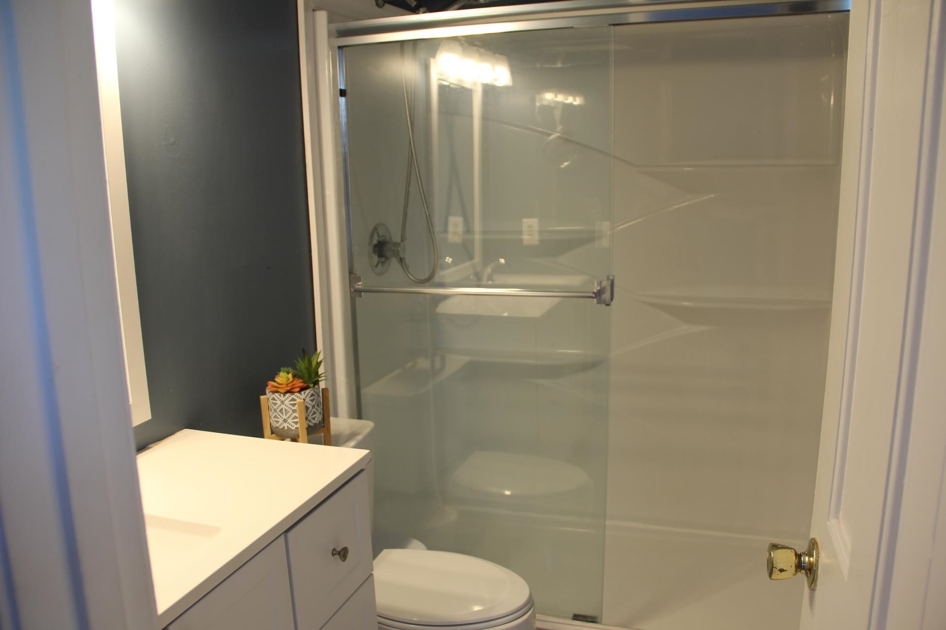 1557 Elizabeth Rd. Property Photo 8