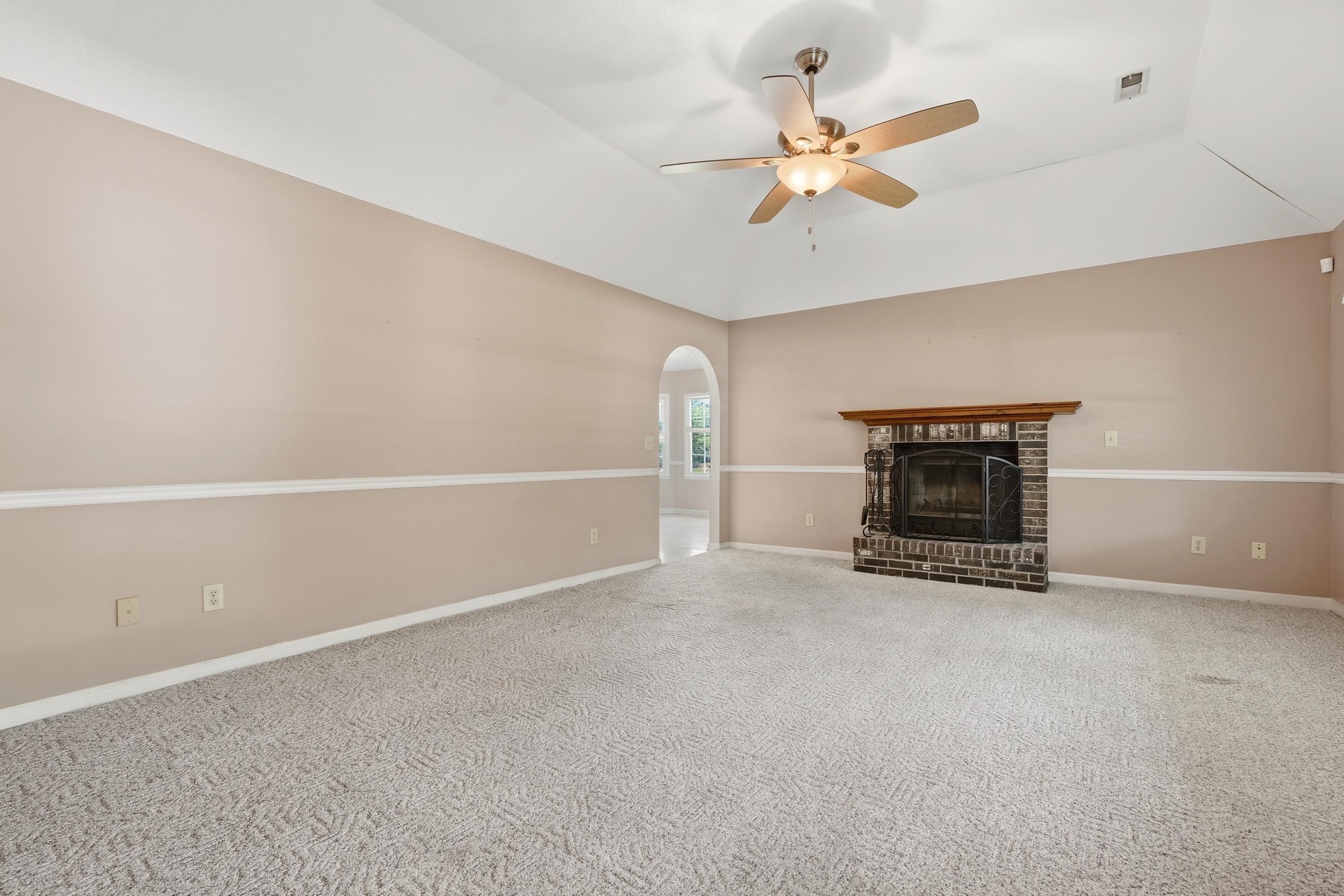 415 Lake Park Dr. Property Photo 2