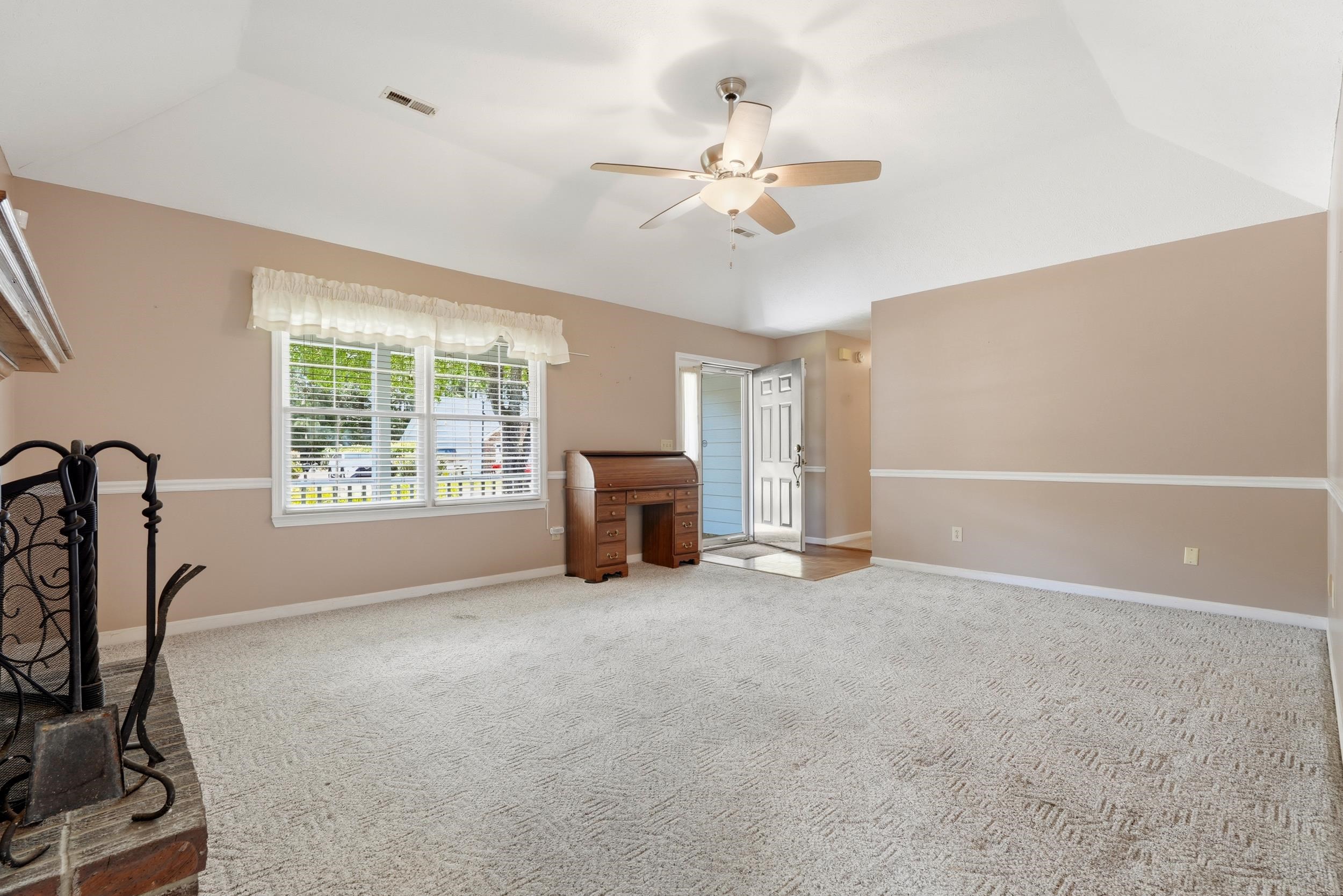 415 Lake Park Dr. Property Photo 3