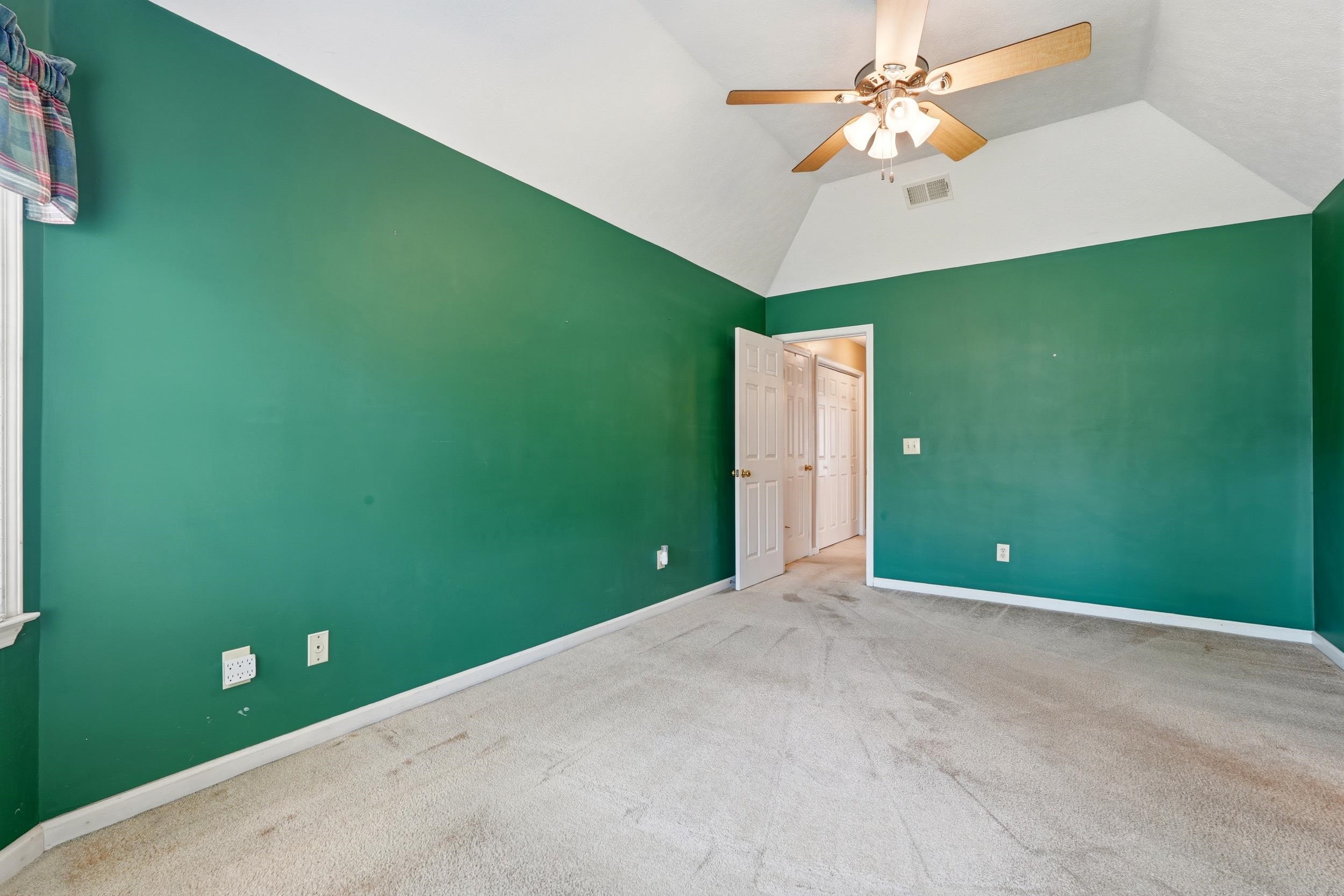 415 Lake Park Dr. Property Photo 10