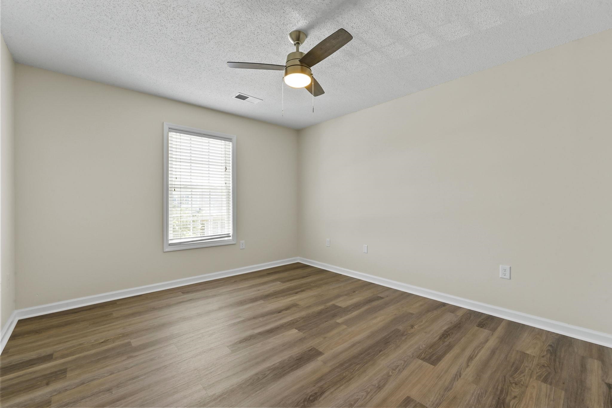 100 Spring Creek Dr. Property Photo 17