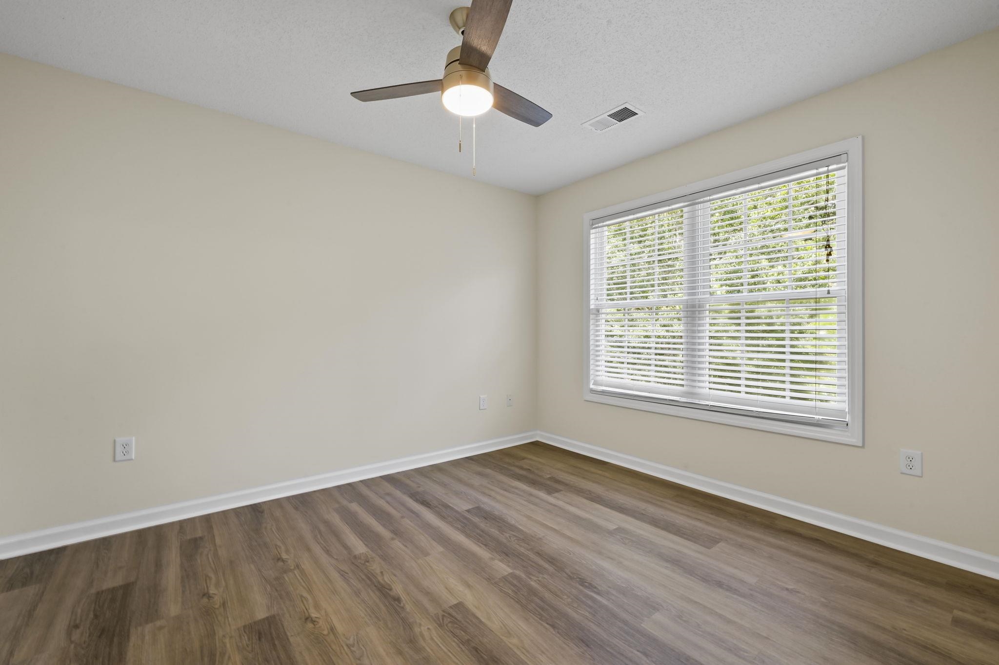 100 Spring Creek Dr. Property Photo 18