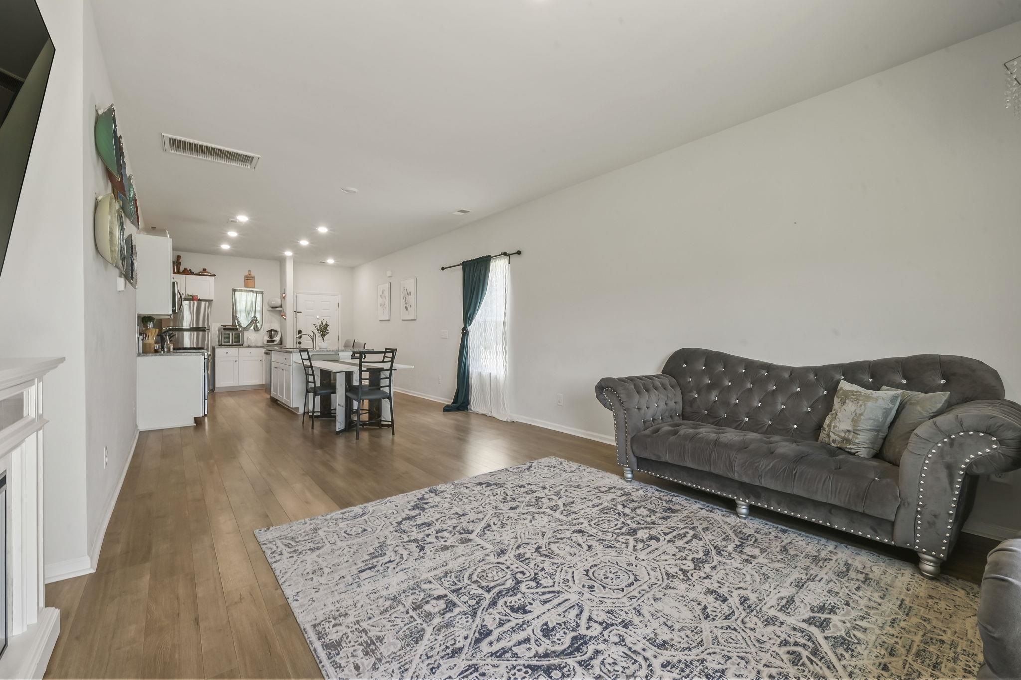 530 Carrick Loop Property Photo 4