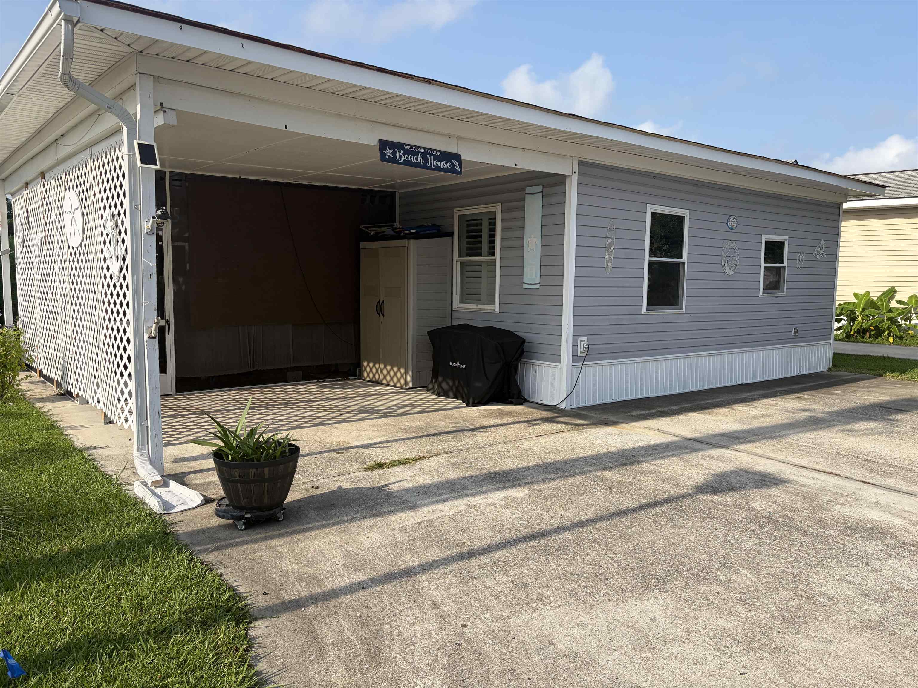 258 Flamingo Dr. Property Photo 2