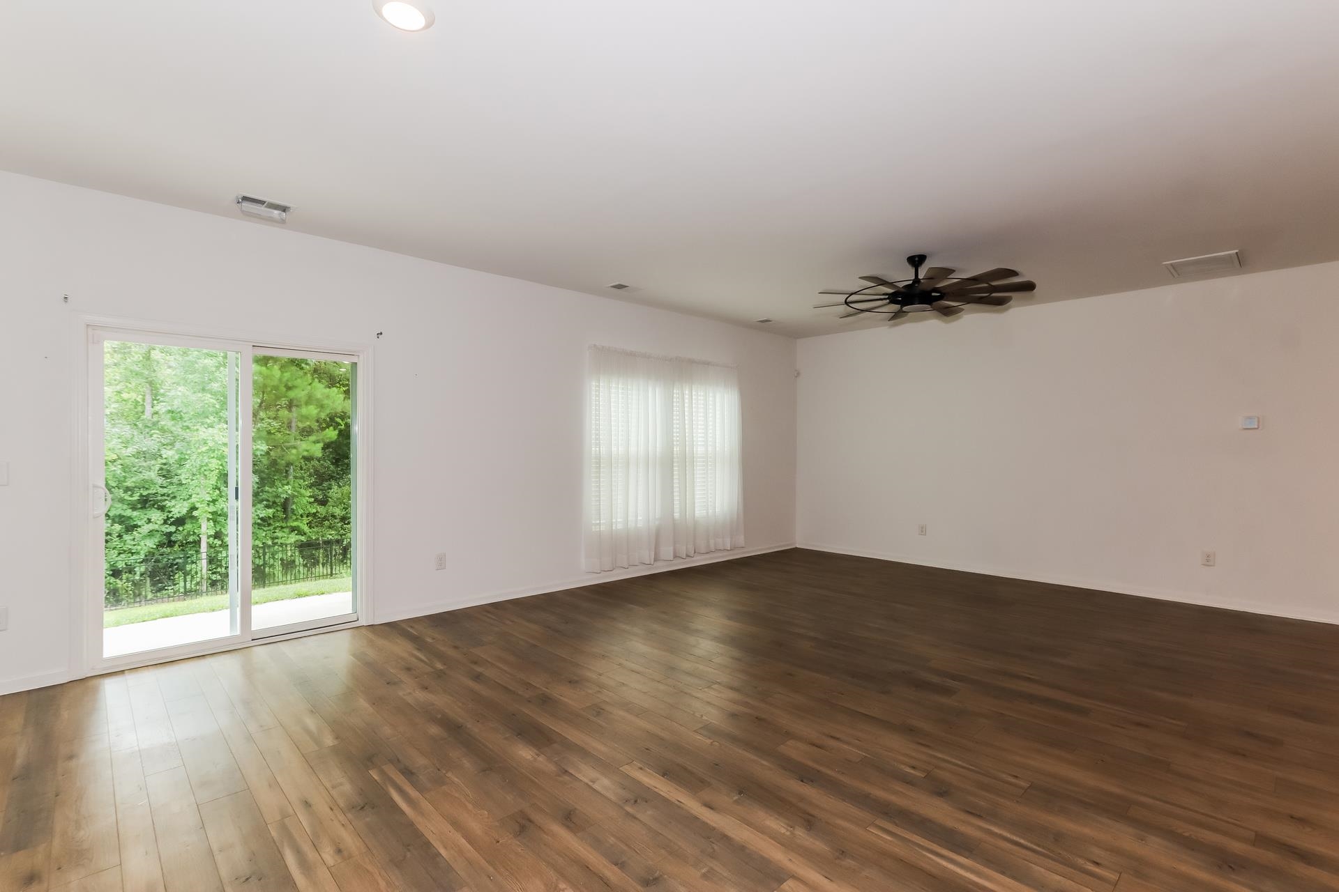 1126 Joywood Dr. Property Photo 3