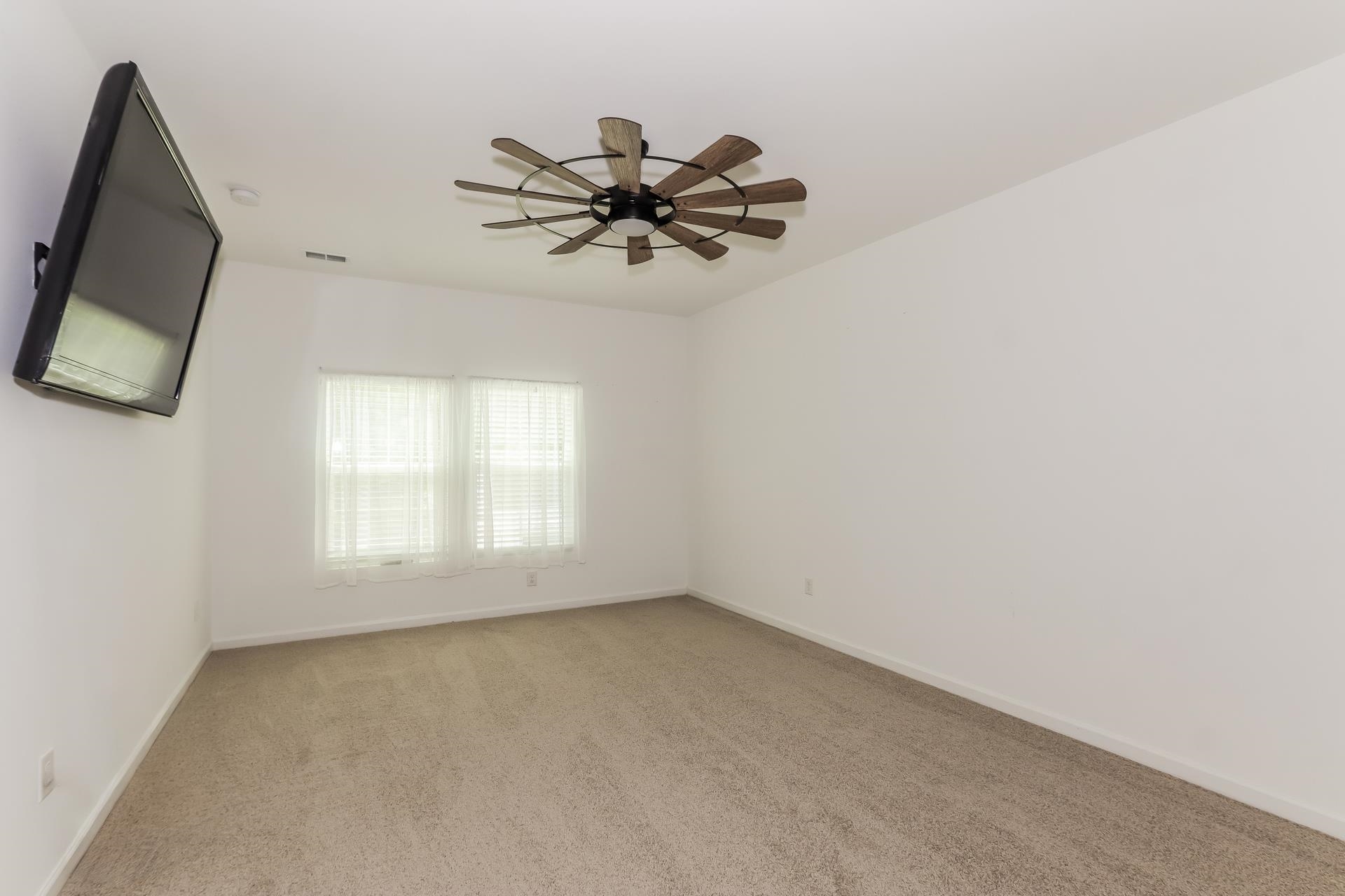 1126 Joywood Dr. Property Photo 4